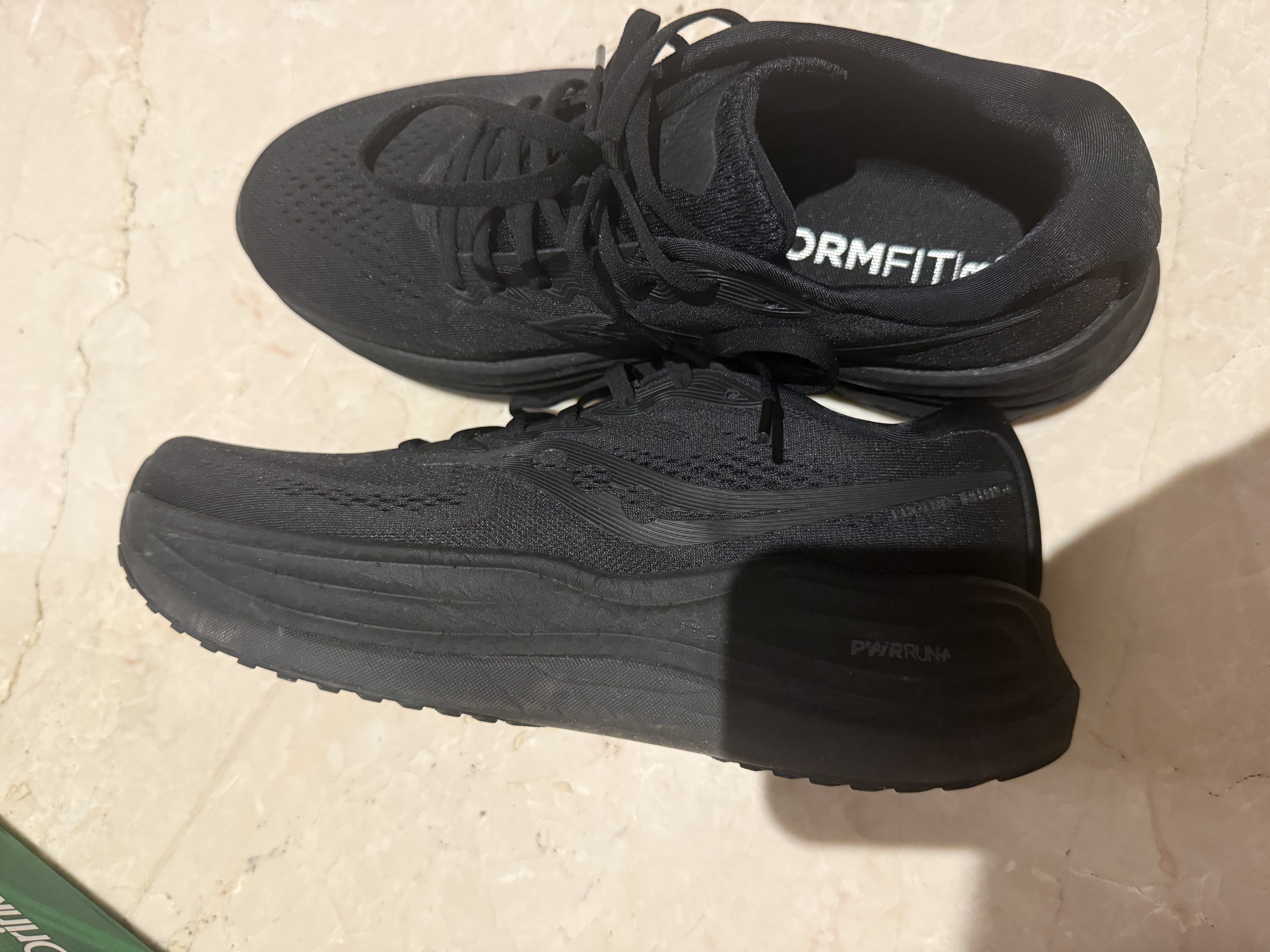 SAUCONY索康尼PHOENIX INFERNO火鸟5减震回弹舒适慢跑运动鞋男女 黑 41 实拍图