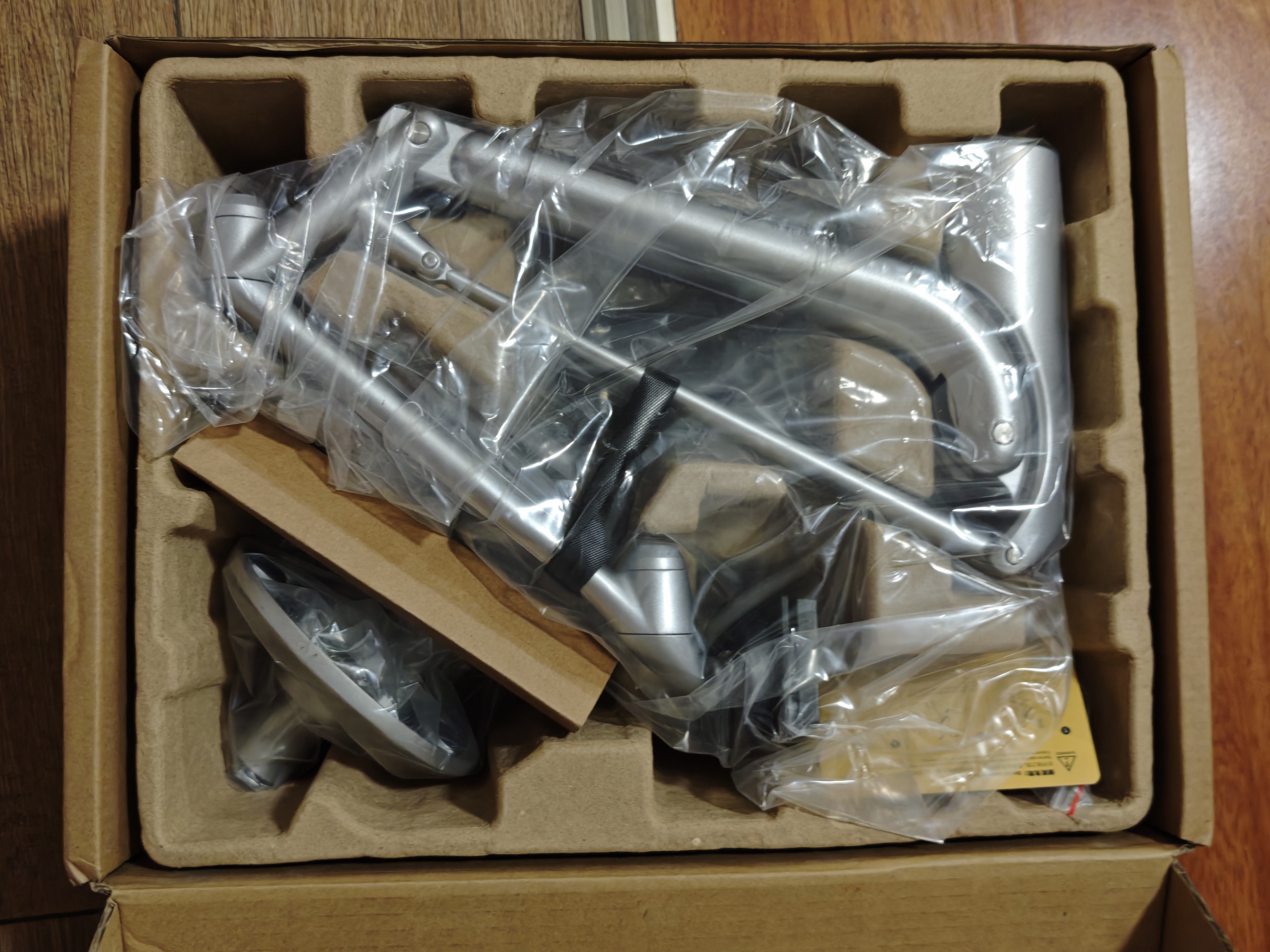 慧想 显示器支架电脑屏幕气动悬臂承重10kg升降底座旋转免打孔 铝合金支架 K100辉月银  实拍图