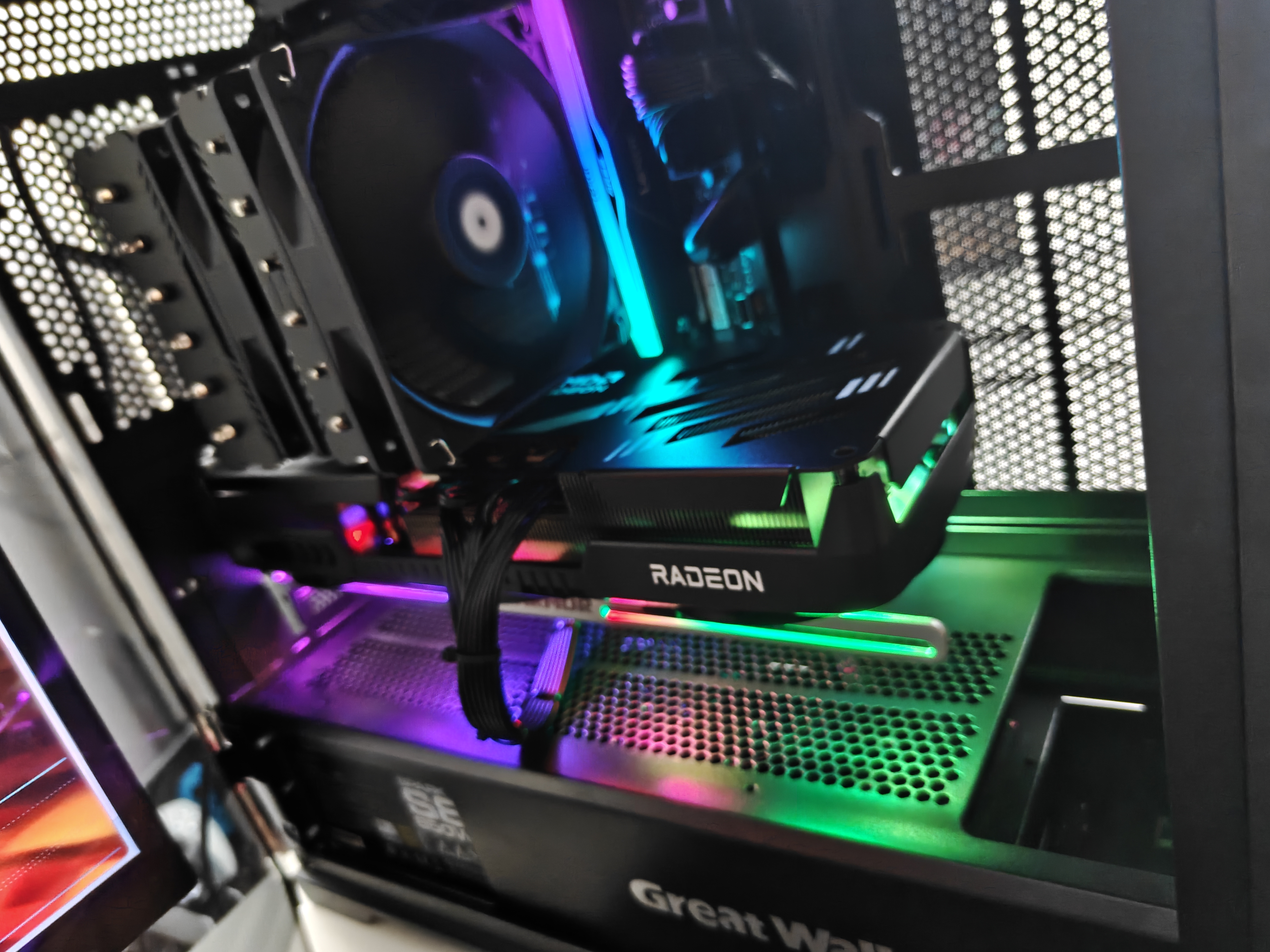 瀚铠（VASTARMOR）AMD RADEON RX 9070 XT 超合金PRO 16GB OC ARGB灯效 8根热管 电竞游戏AI显卡畅玩黑神话悟空 实拍图