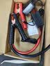 悍源汽车电瓶应急启动电源12v24v充电宝打火启动器大货车强起搭电神器 12V24V接反跳闸金属壳105000MAH通用版 实拍图
