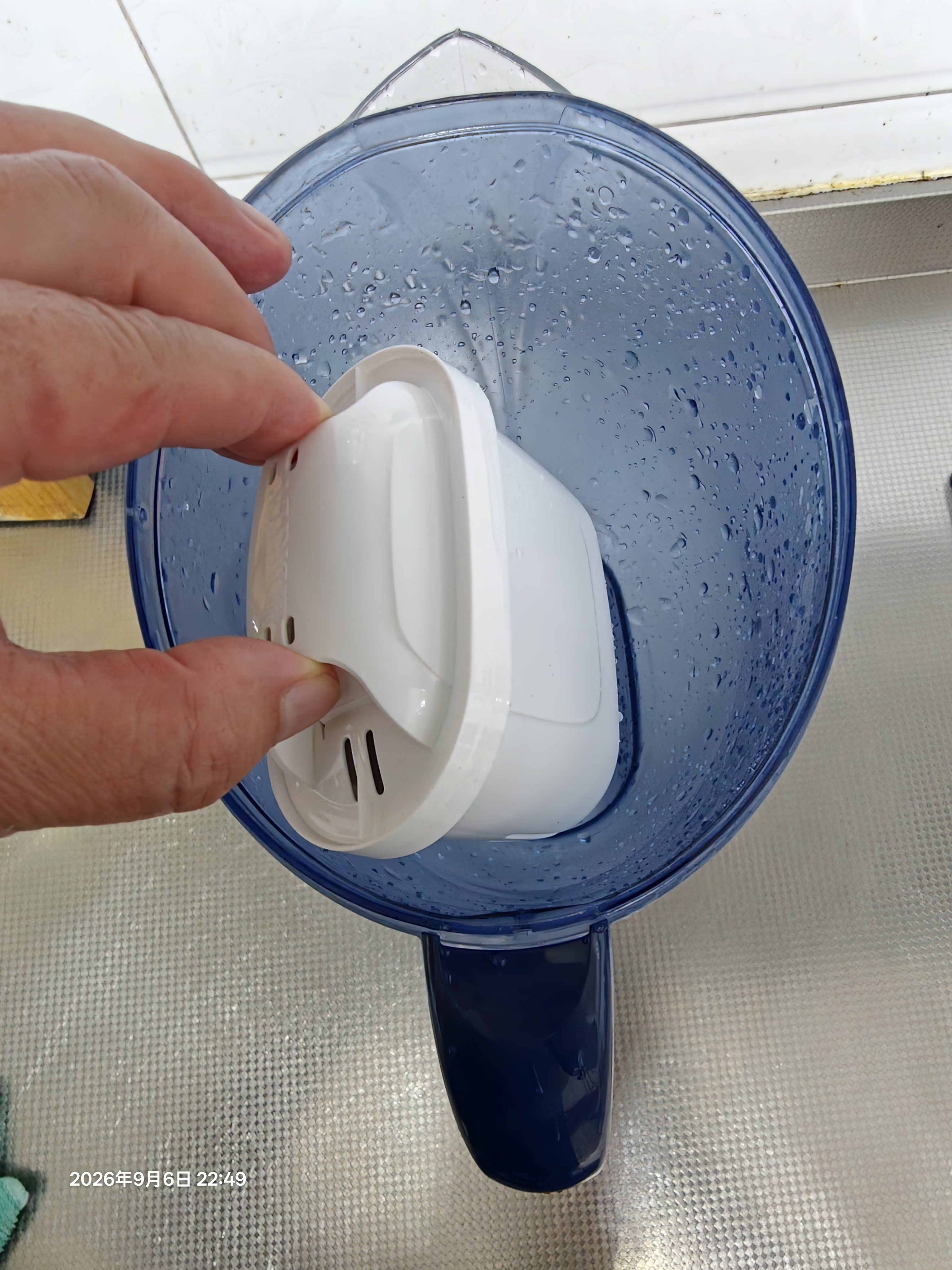 碧然德（BRITA） 过滤净水器 家用滤水壶 净水壶 海洋系列 3.5L蓝色 一壶6芯装 环保加固包装 实拍图
