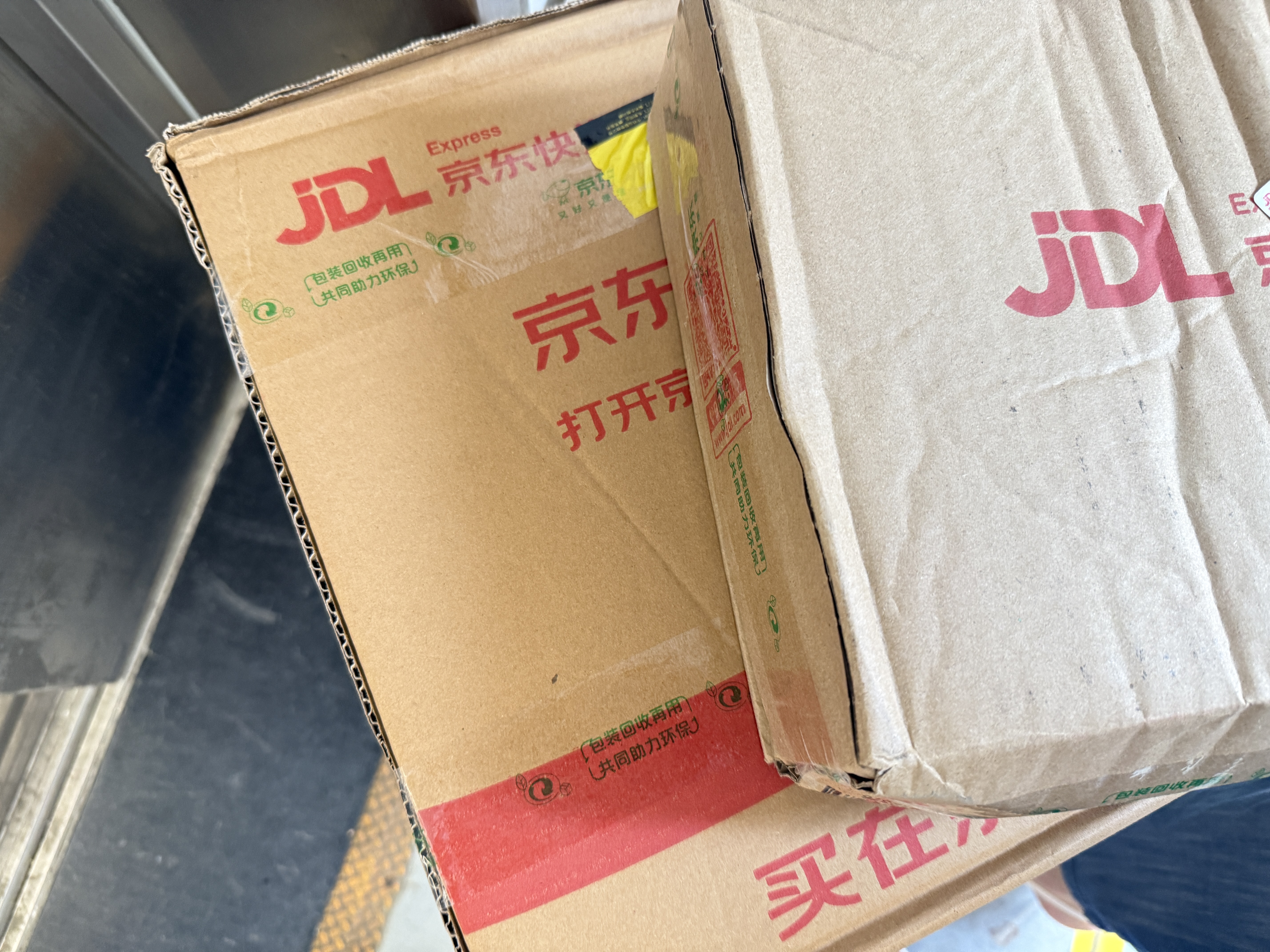 苹果/苹果AI笔记本/2025款MacBookPro14英寸M5(10+10核)16G 1T银色笔记本电脑MDE54CH/A 实拍图