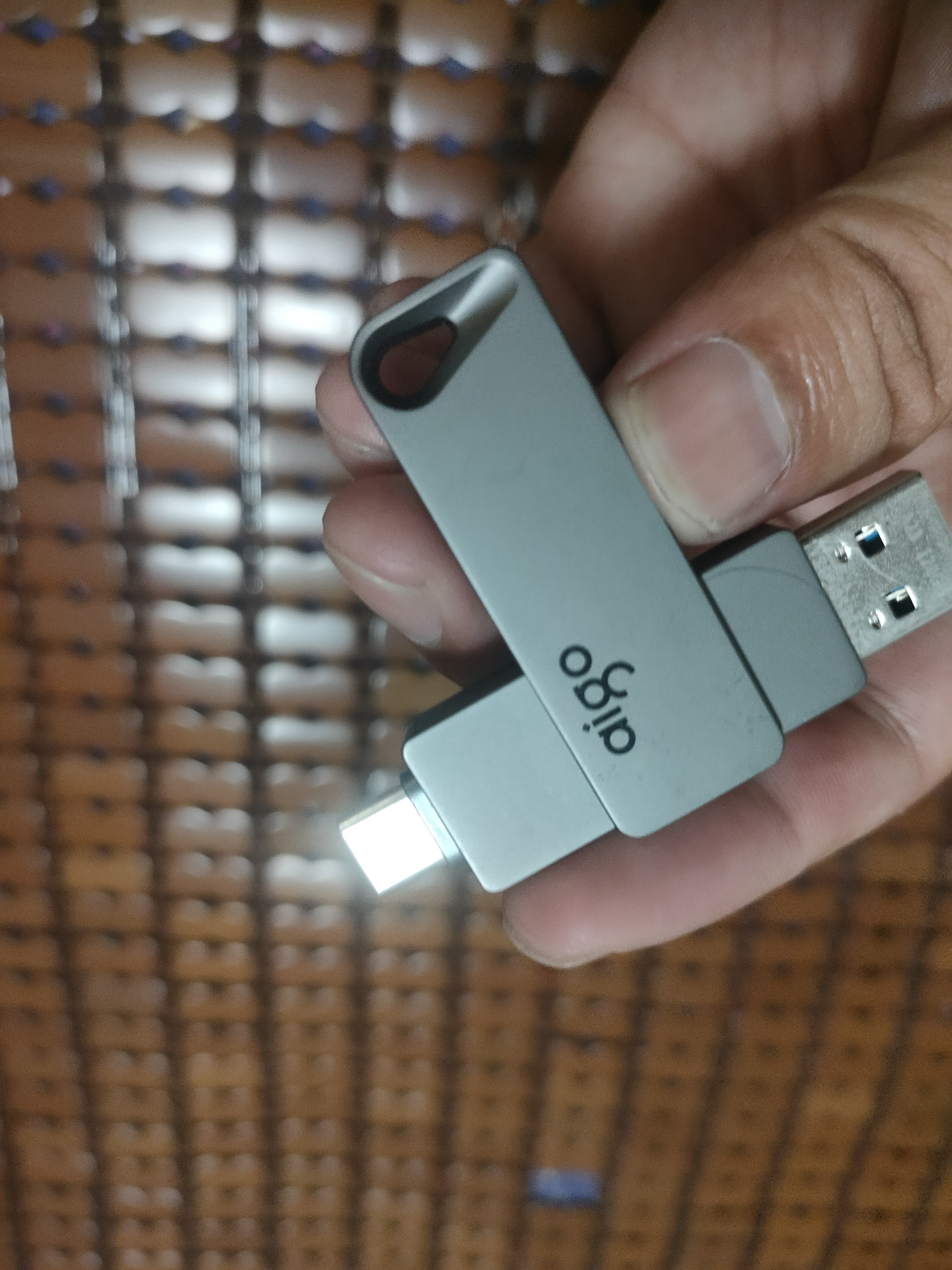 爱国者（aigo）128GB大容量 150MB/s USB3.2 Type-C双接口手机U盘A23 商务办公学习 通用优盘 实拍图