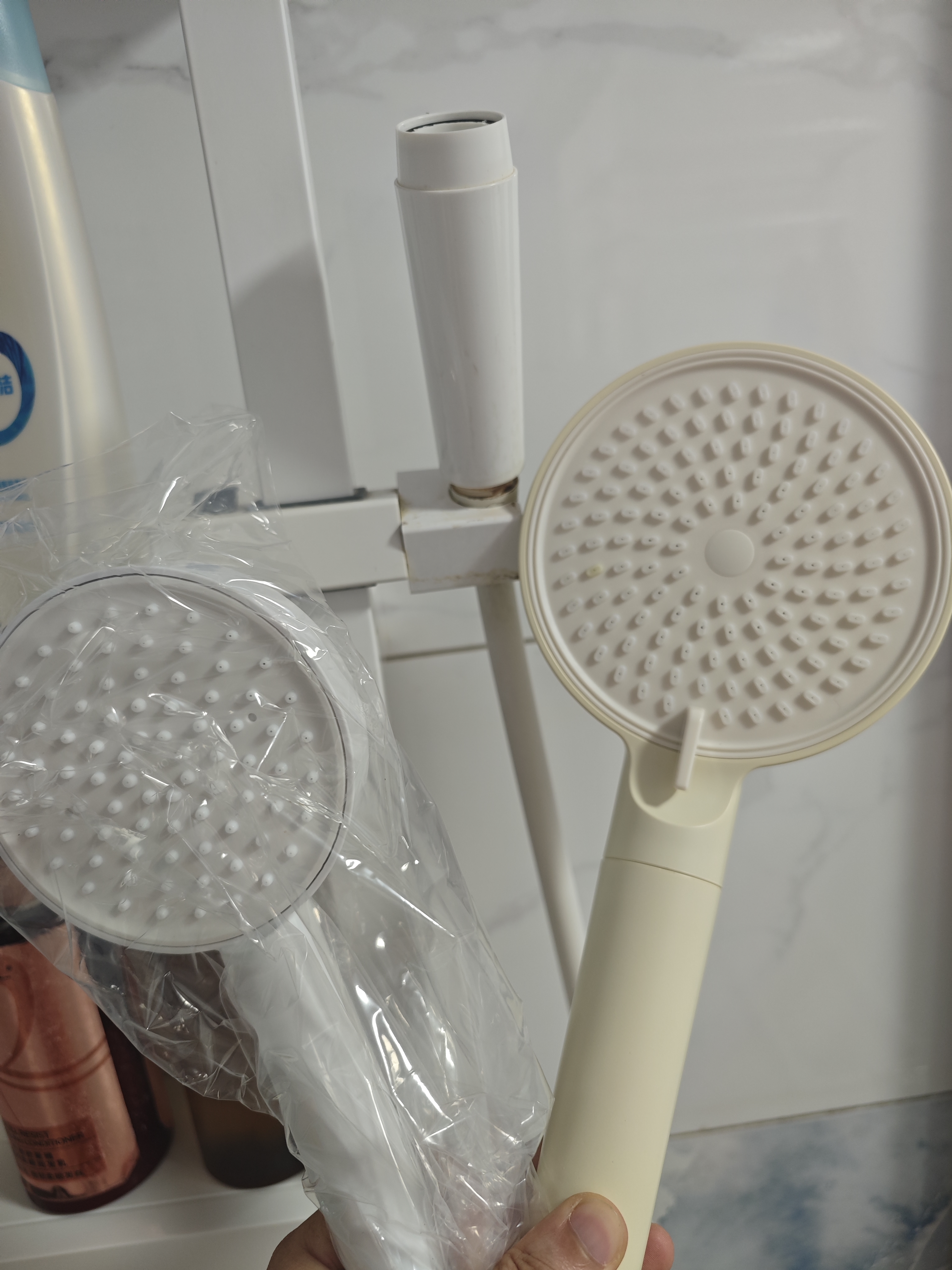 九牧（JOMOO）增压花洒喷头除垢手持淋浴喷头软管套装家用加压洗澡淋雨莲蓬头 增压花洒喷头【雅白色】 实拍图