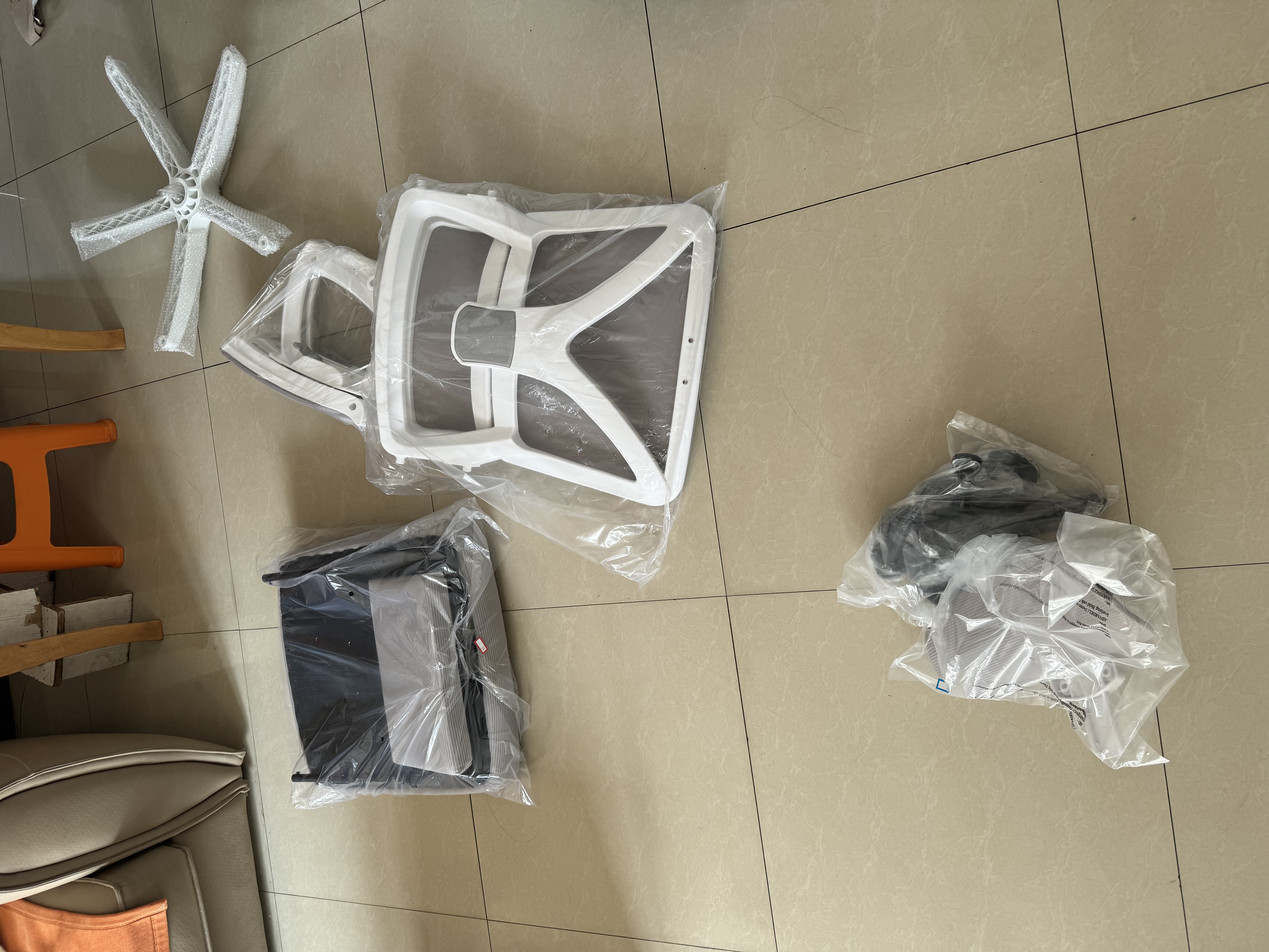 惠寻电脑椅电竞椅子人体工学游戏人工力学座椅久坐宿舍学习可躺办公椅 【Pro焕新】悬浮撵腰+4级气杆+白框灰+脚踏 实拍图