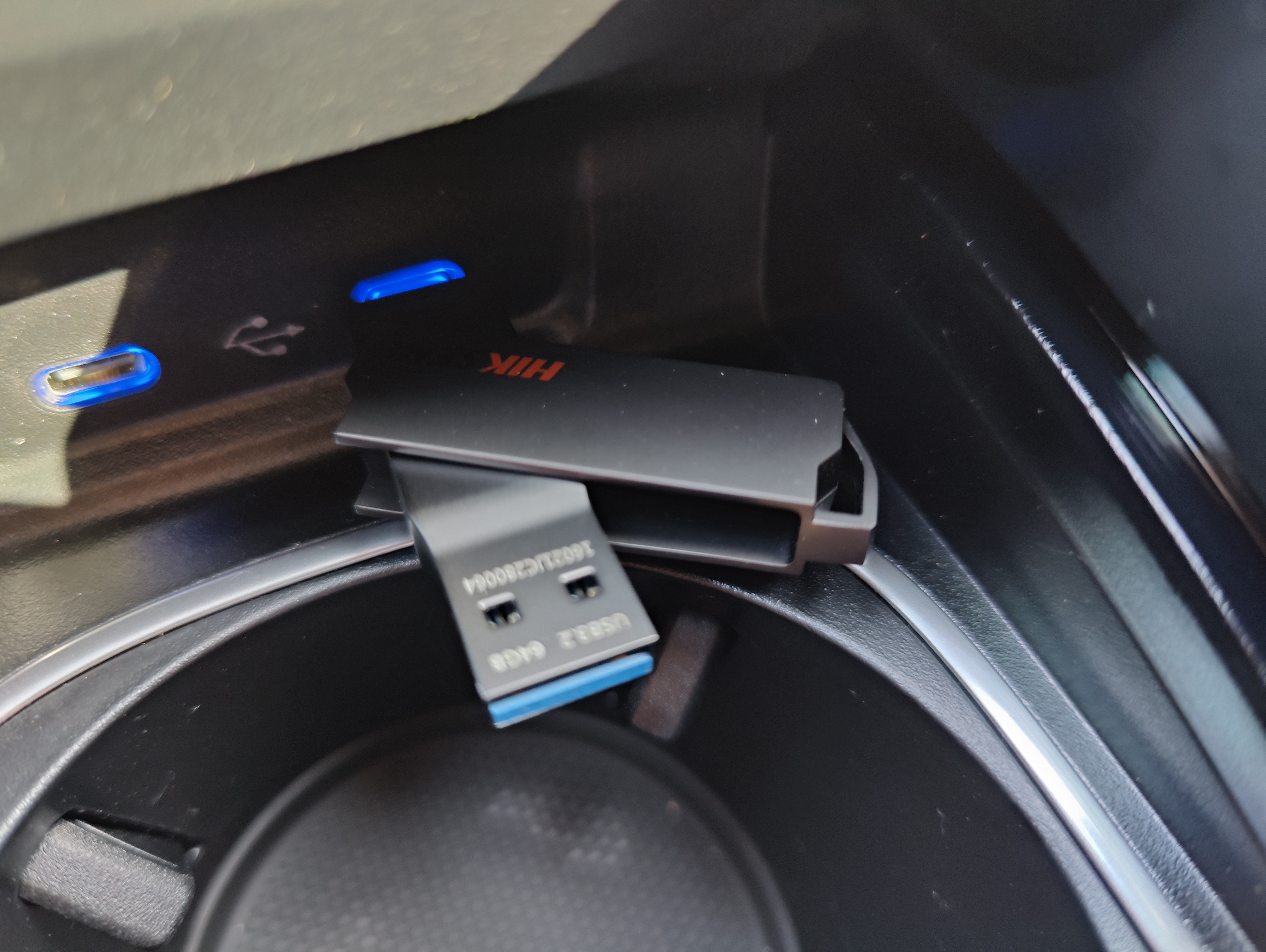 海康威视（HIKVISION）64GB Type-C双接口插手机U盘大容量X307C USB3.2高速双头U盘 适用苹果华为电脑两用移动办公优盘 实拍图