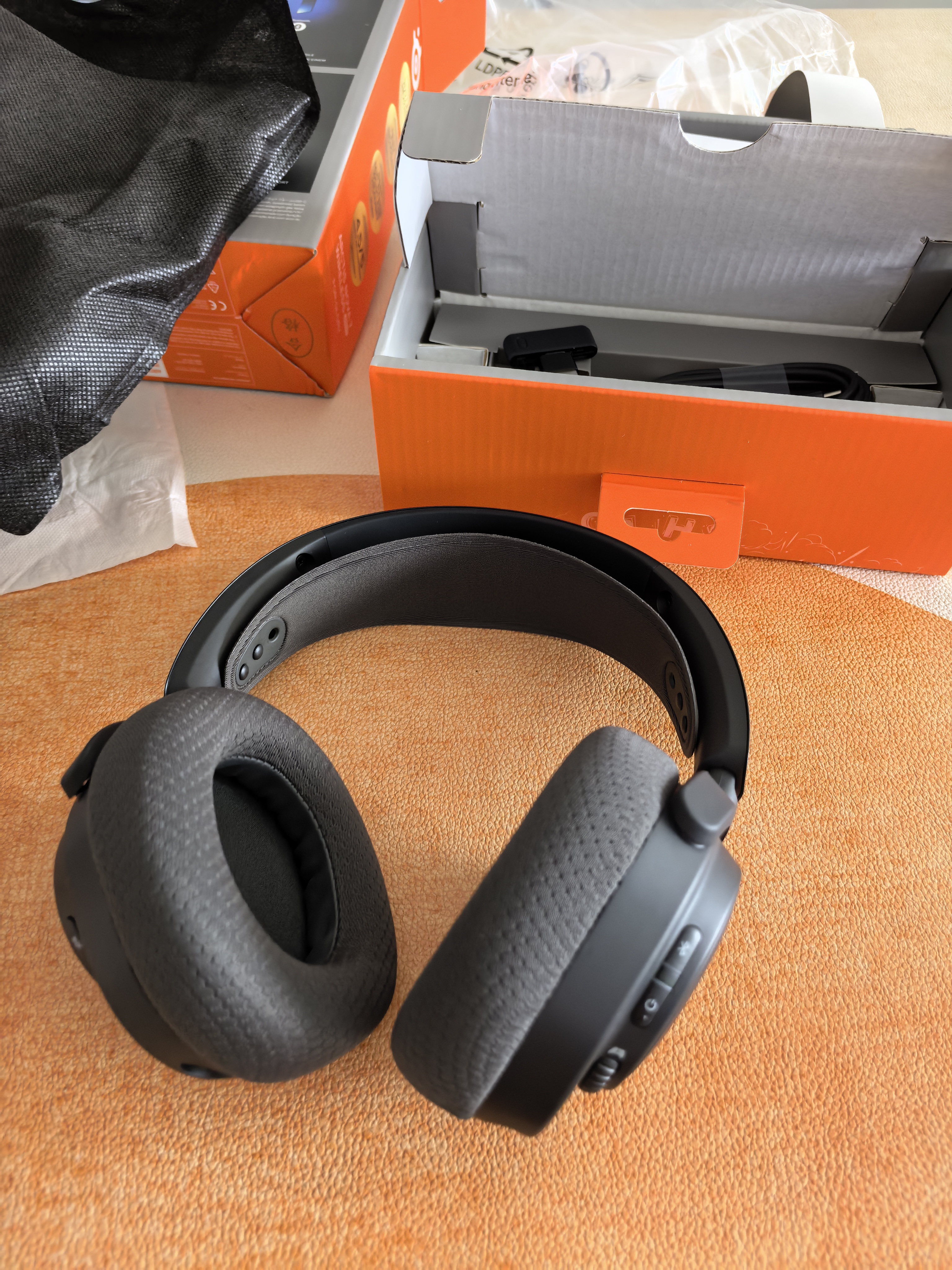 赛睿（SteelSeries）寒冰Nova7Gen2二代无线头戴式游戏电竞电脑耳机 2.4Ghz/蓝牙/3.5mm三模连接AI降噪耳麦 CS吃鸡FPS  实拍图