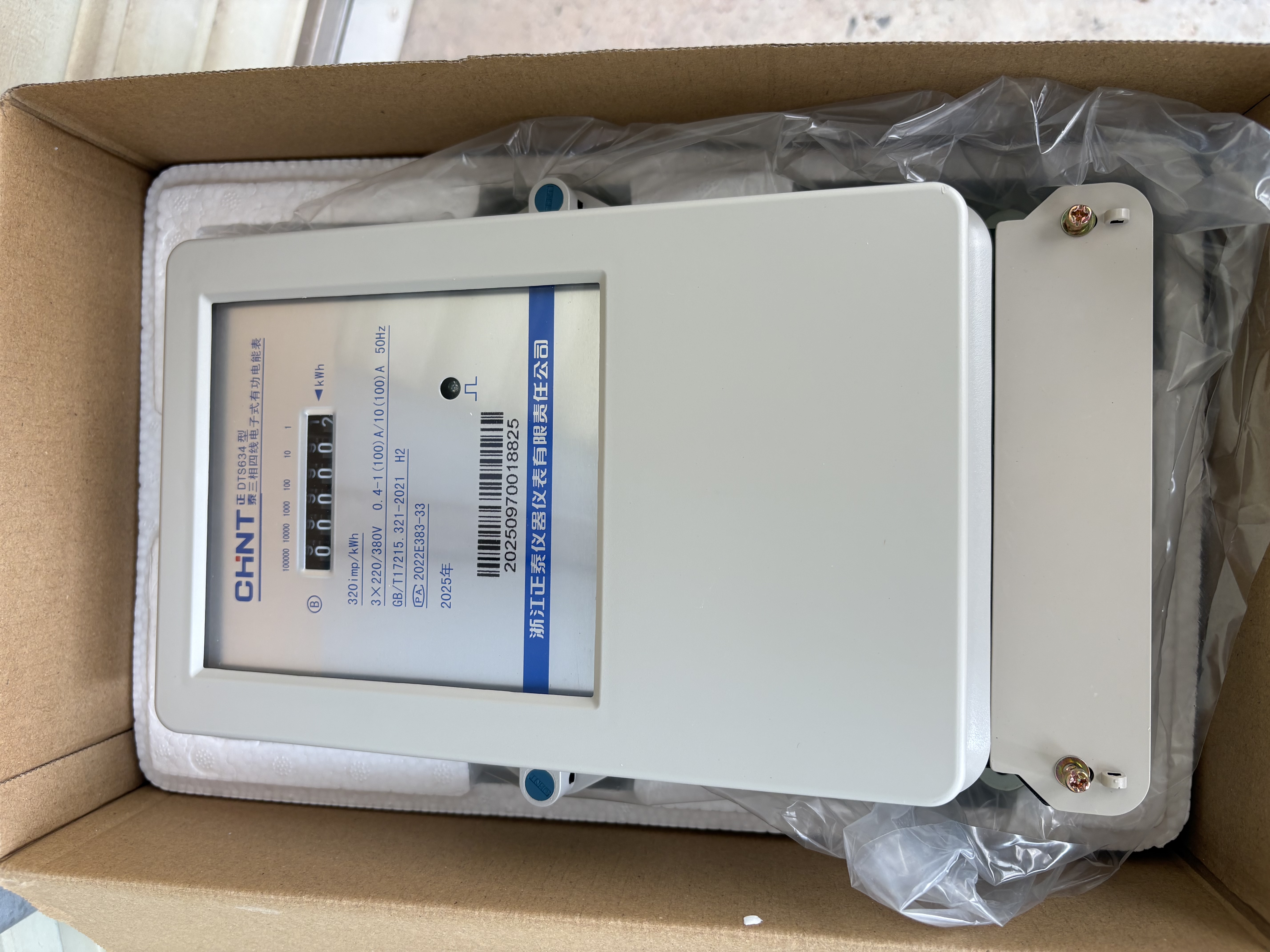 正泰DTS634-220/380V0.4-1-100A 1级计度器 三相四线电子式电火表 实拍图