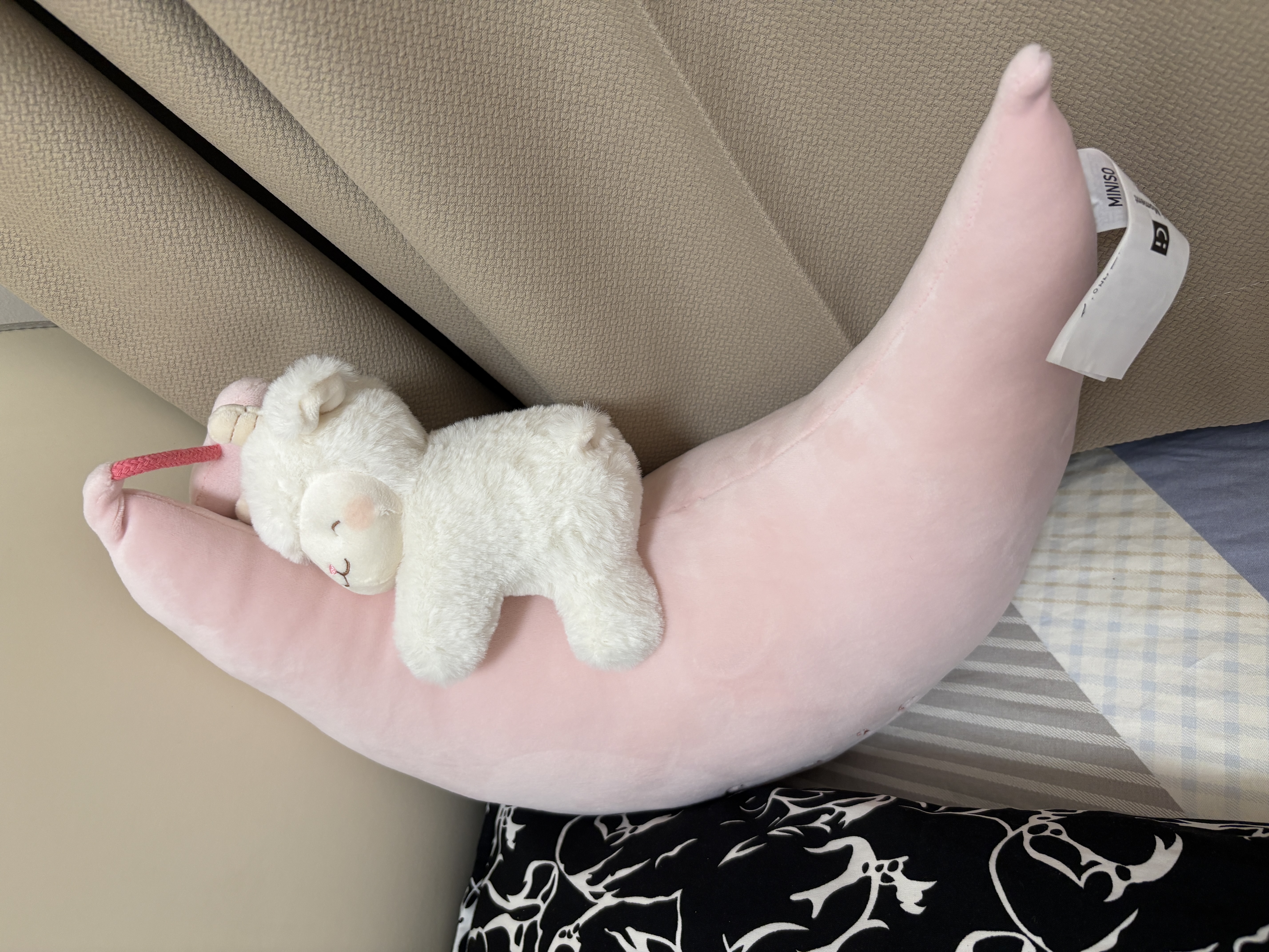 名创优品（MINISO）羊咩咩小绵羊玩偶可爱毛绒娃娃儿童床上陪睡抱枕礼物送女生抱月亮 实拍图