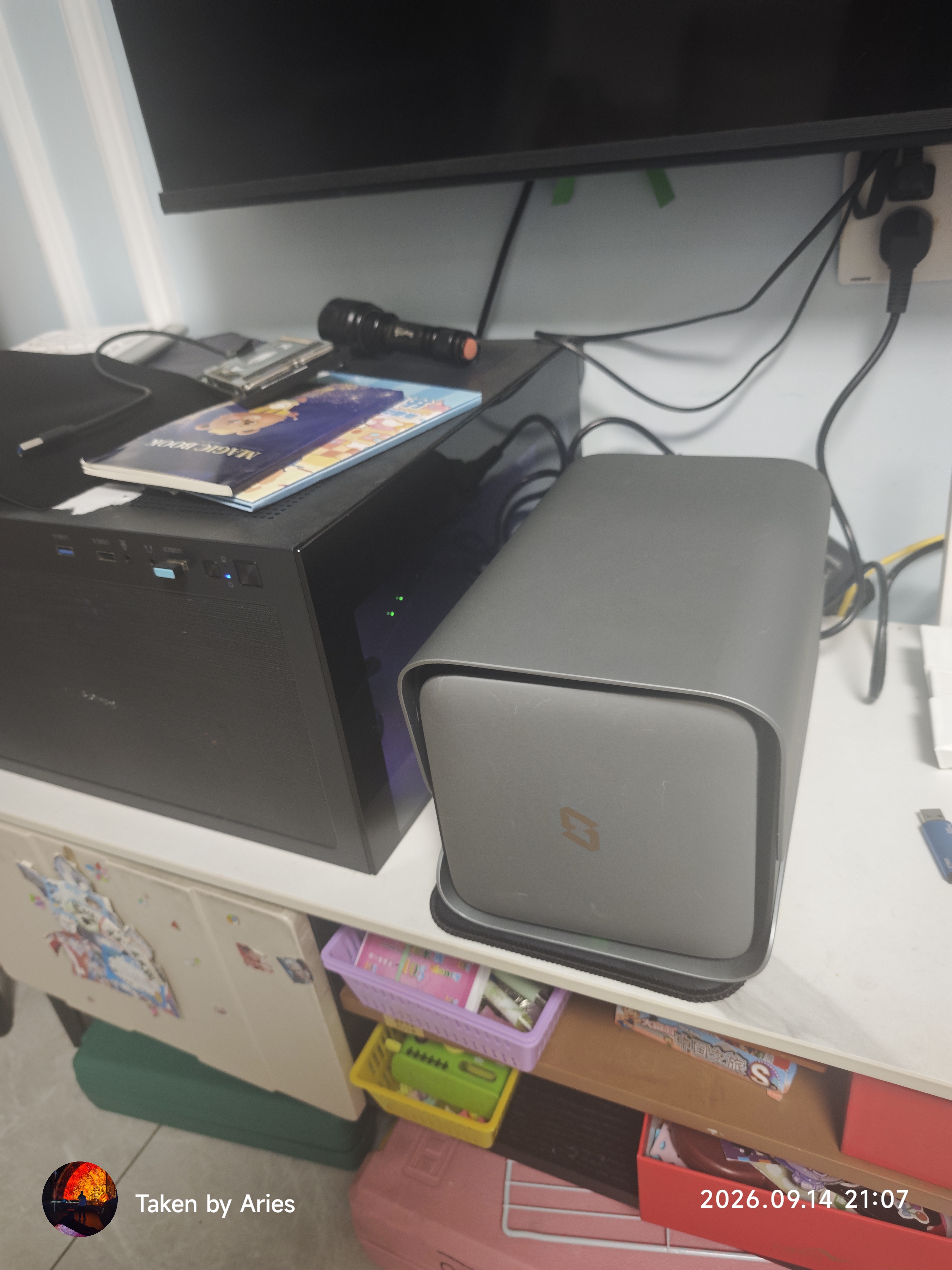 极空间私有云Z4Pro+ 16G内存四盘位AI NAS家庭智能存储手机照片自动备份 4K影音播放主机 企业办公协同 实拍图
