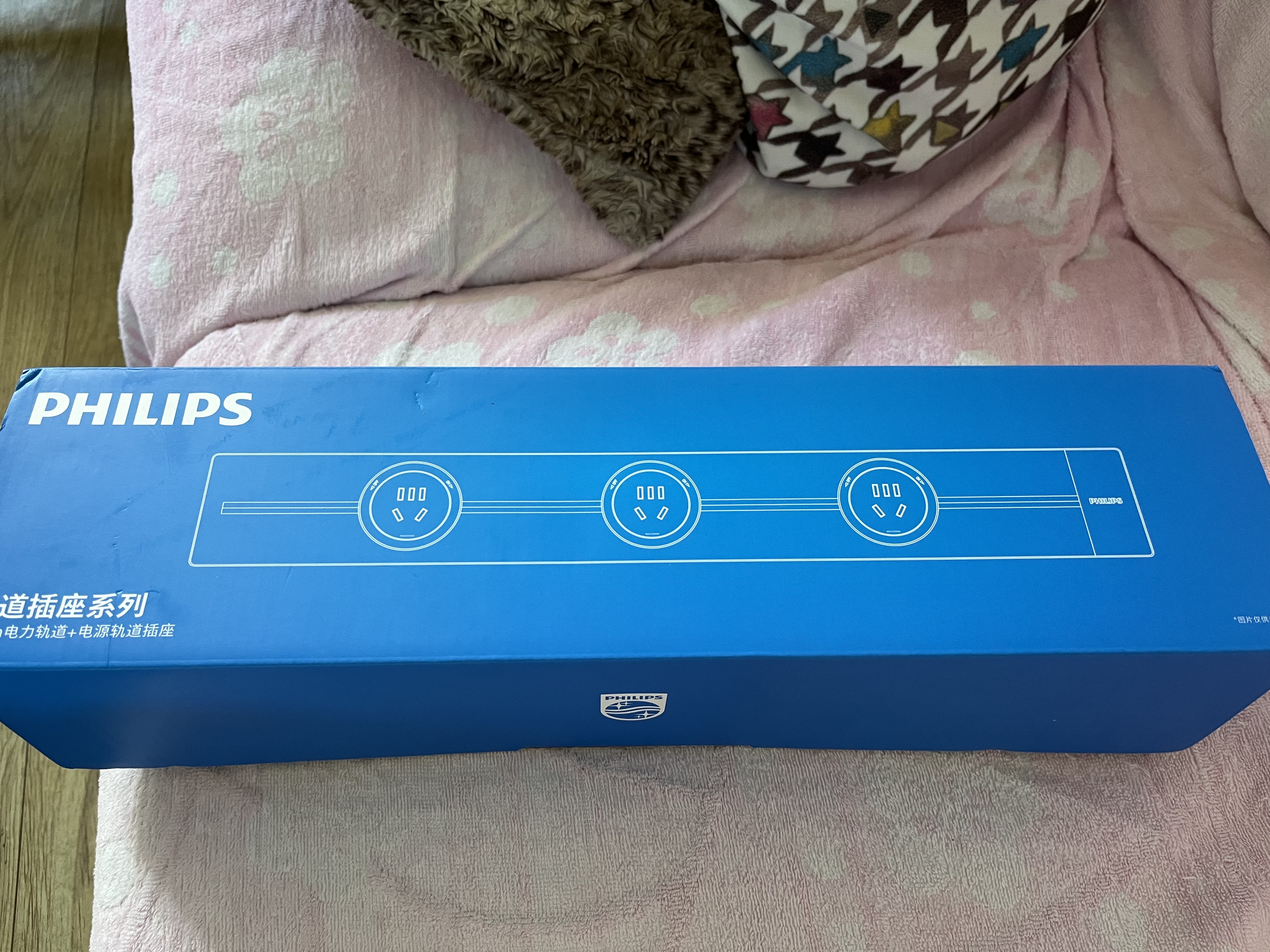 飞利浦（PHILIPS）圆弧轨道插座轻薄氛围灯排插墙壁挂式无线免开槽滑轨插板餐边柜导轨开关插座面板40cm+2个适配器白 实拍图