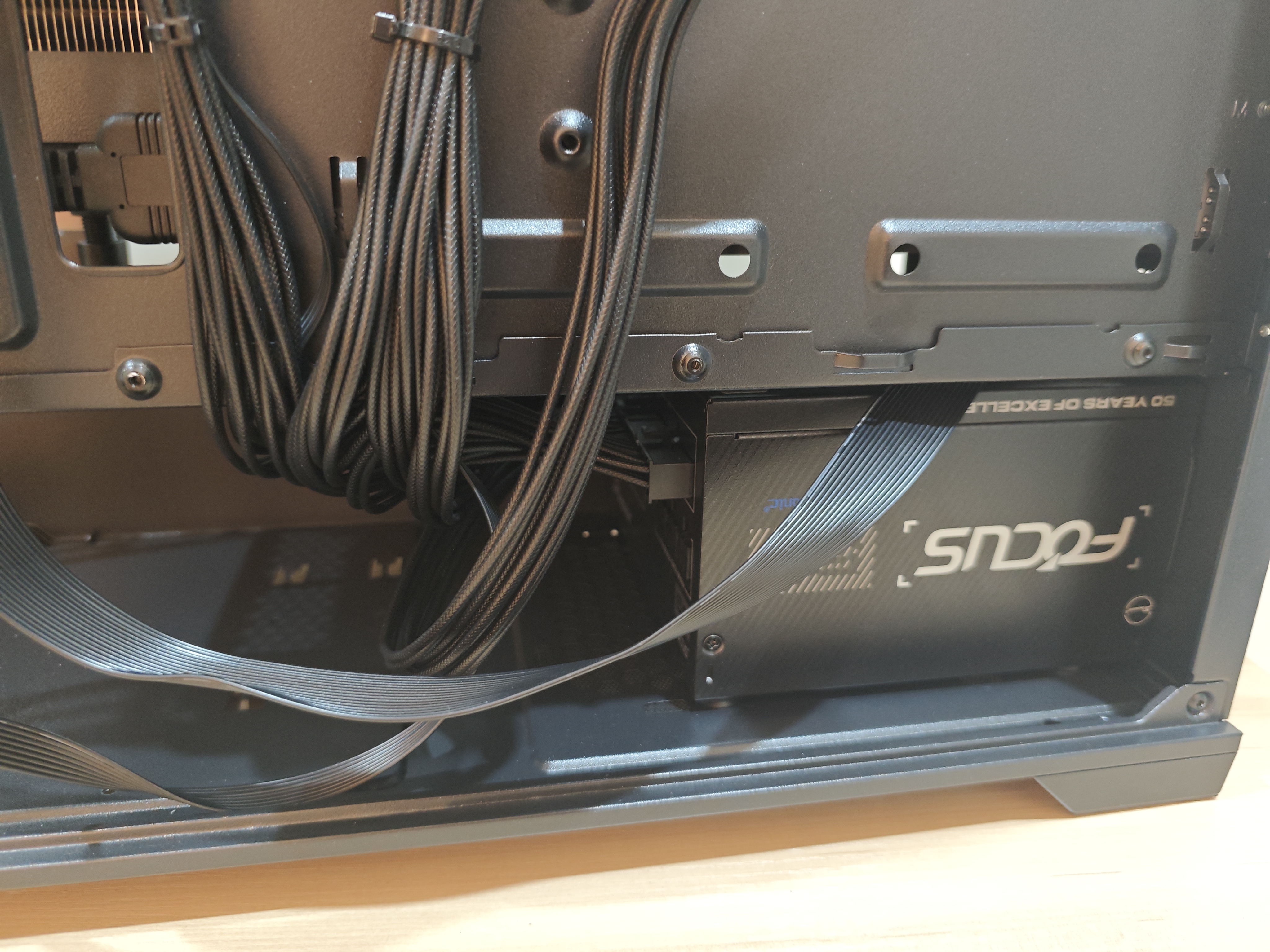 海韵（SEASONIC）【FOCUS v5 GX】1000W 双色线材白金认证 电脑电源｜A级声学认证｜ATX 3.1｜CQC3级｜支持5090显卡 实拍图