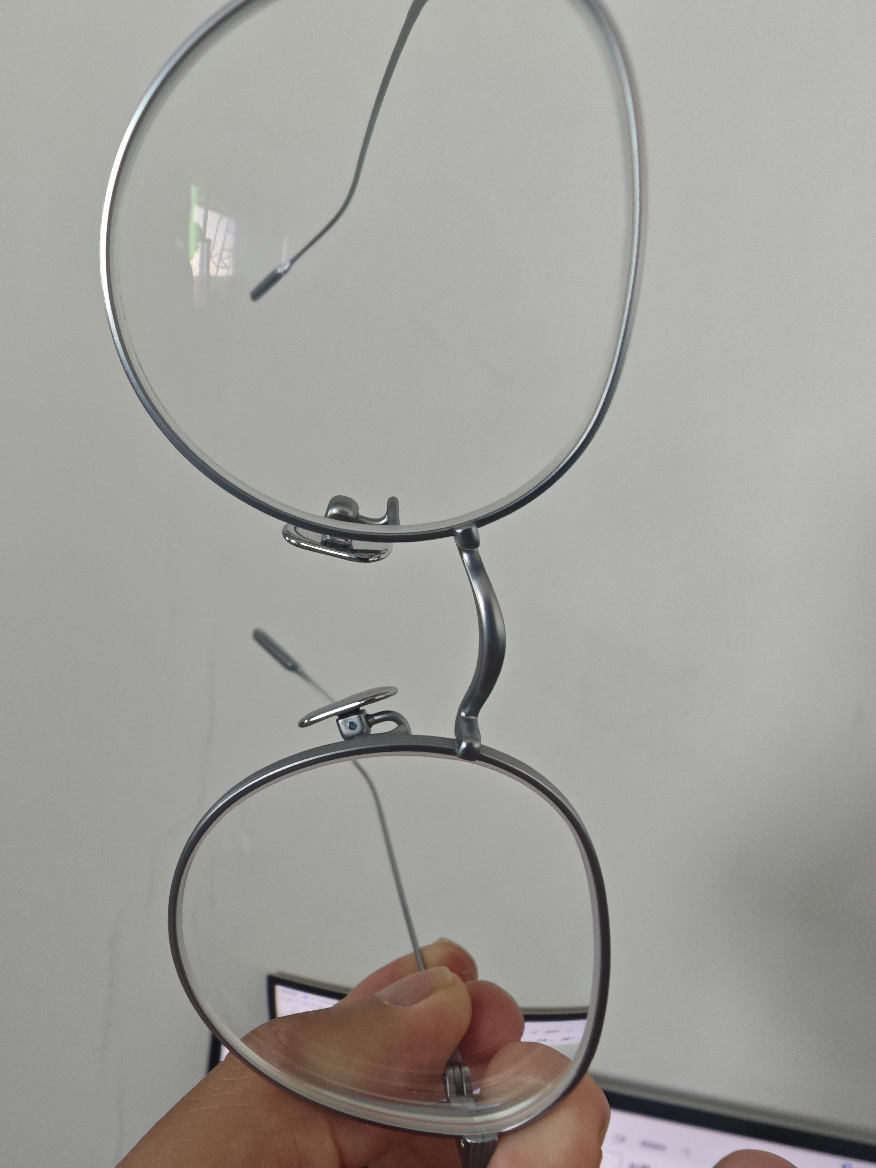 依视路（ESSILOR）【买镜片送镜框】非球面钻晶A3升级钻晶膜岩耐磨轻薄近视镜片 实拍图