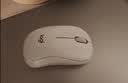罗技（Logitech）M221 轻音鼠标 无线鼠标 办公鼠标 对称鼠标 带无线微型接收器 米白色 实拍图