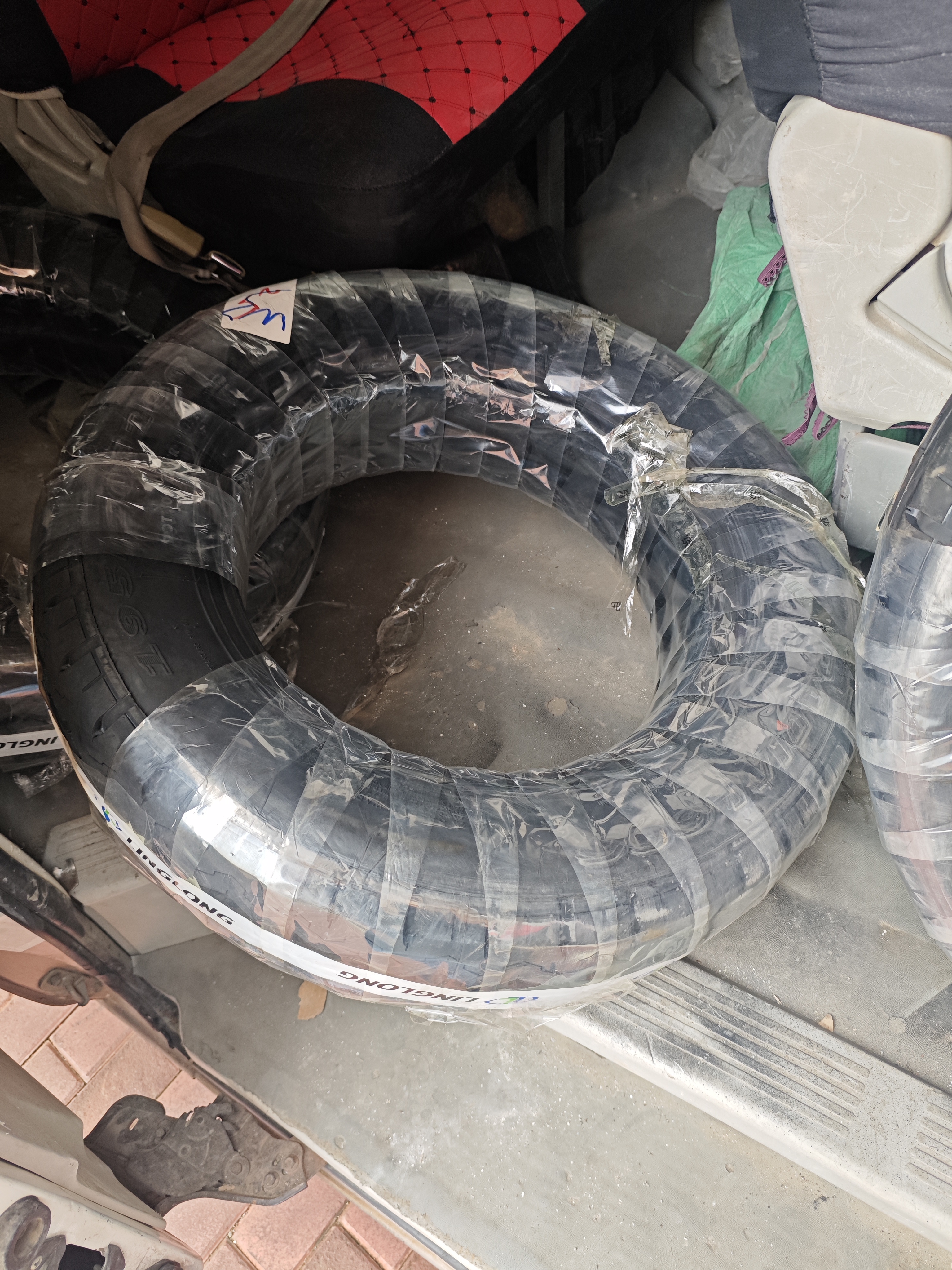 玲珑轮胎轻卡轮胎195/70R15C/LT 104/102R RADIAL666 实拍图