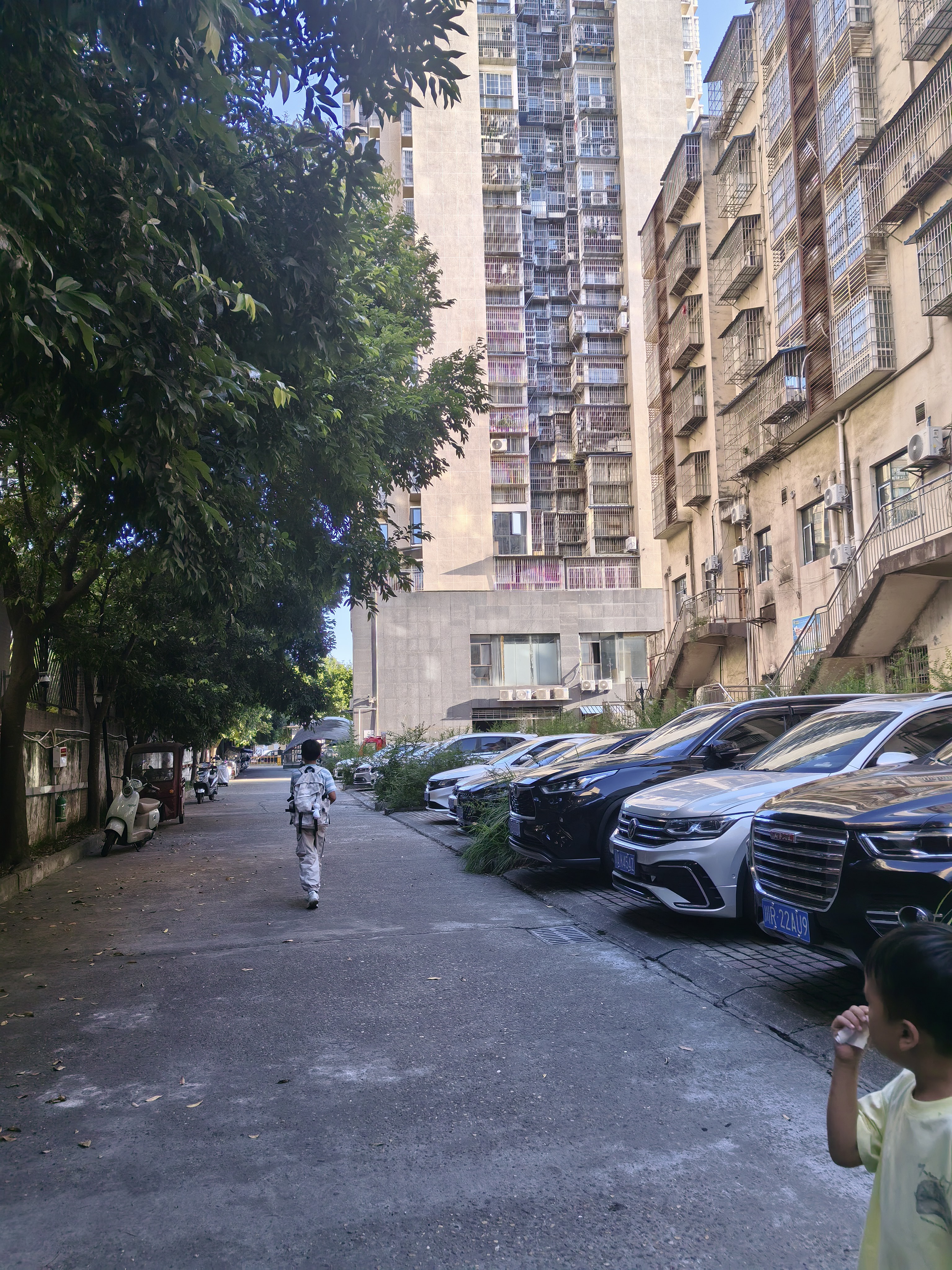 智多宝新款书包小学生男孩大容量1-3-4-6年级男童减压减负儿童双肩背包 大号星空蓝+（笔盒+手表+挂饰） 实拍图