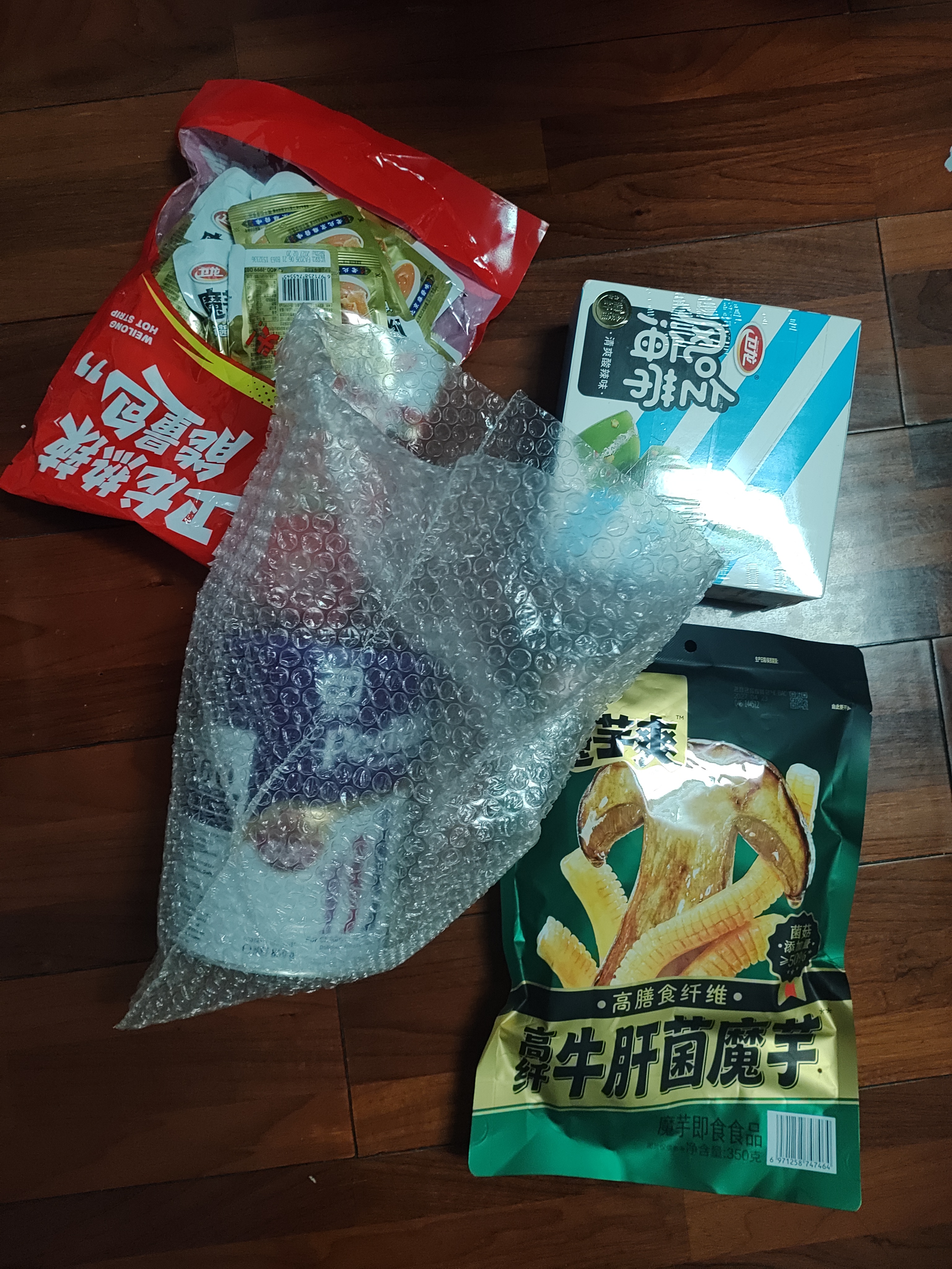 卫龙魔芋爽素毛肚 黑金牛肝菌 休闲办公便携零食礼包 350g 实拍图