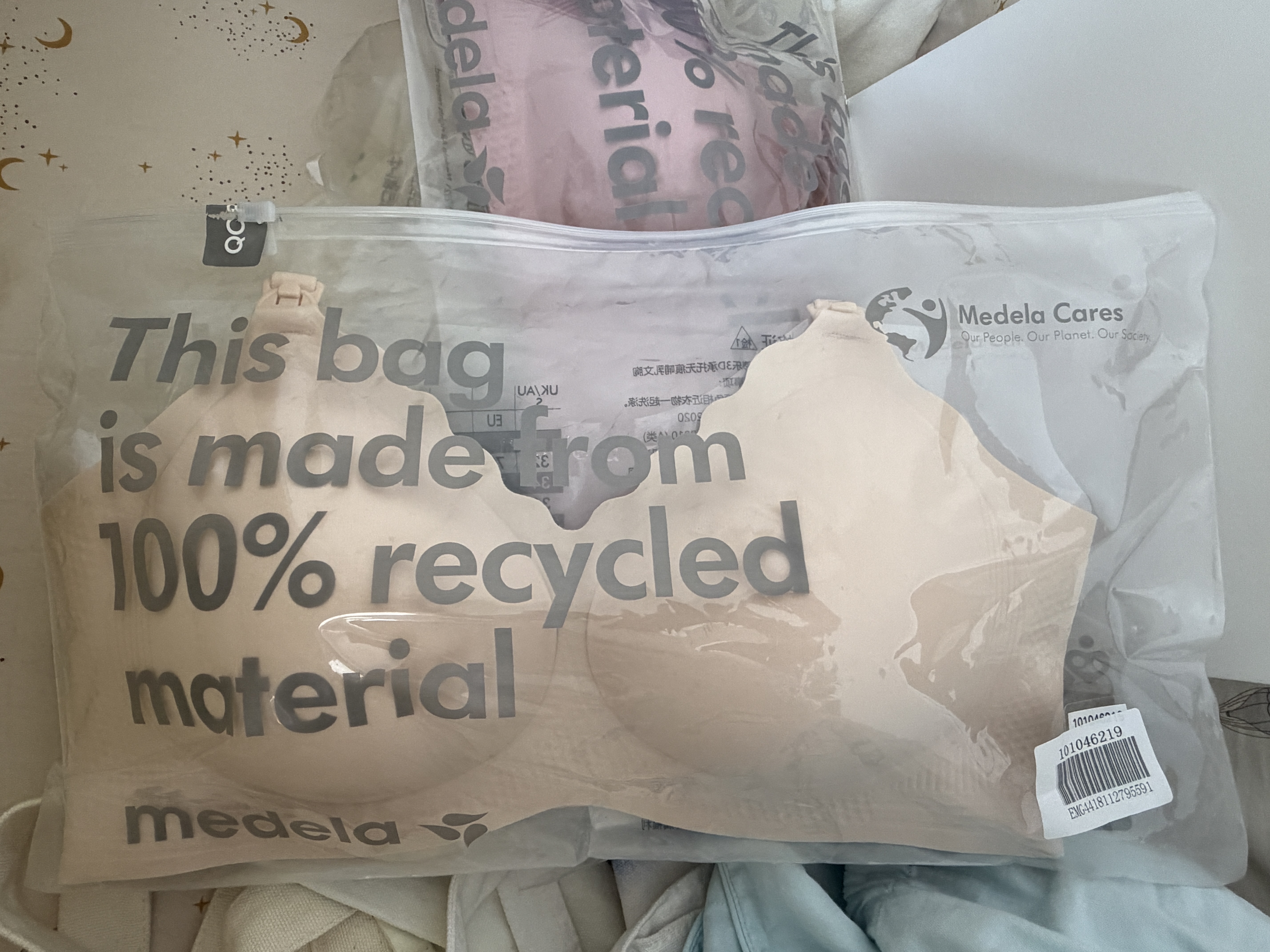 美德乐（Medela）7D线雕承托无痕哺乳文胸孕期防外扩孕妇喂奶内衣聚拢防下垂胸罩 奶油色（国标A类） M码【34-38码建议】 实拍图