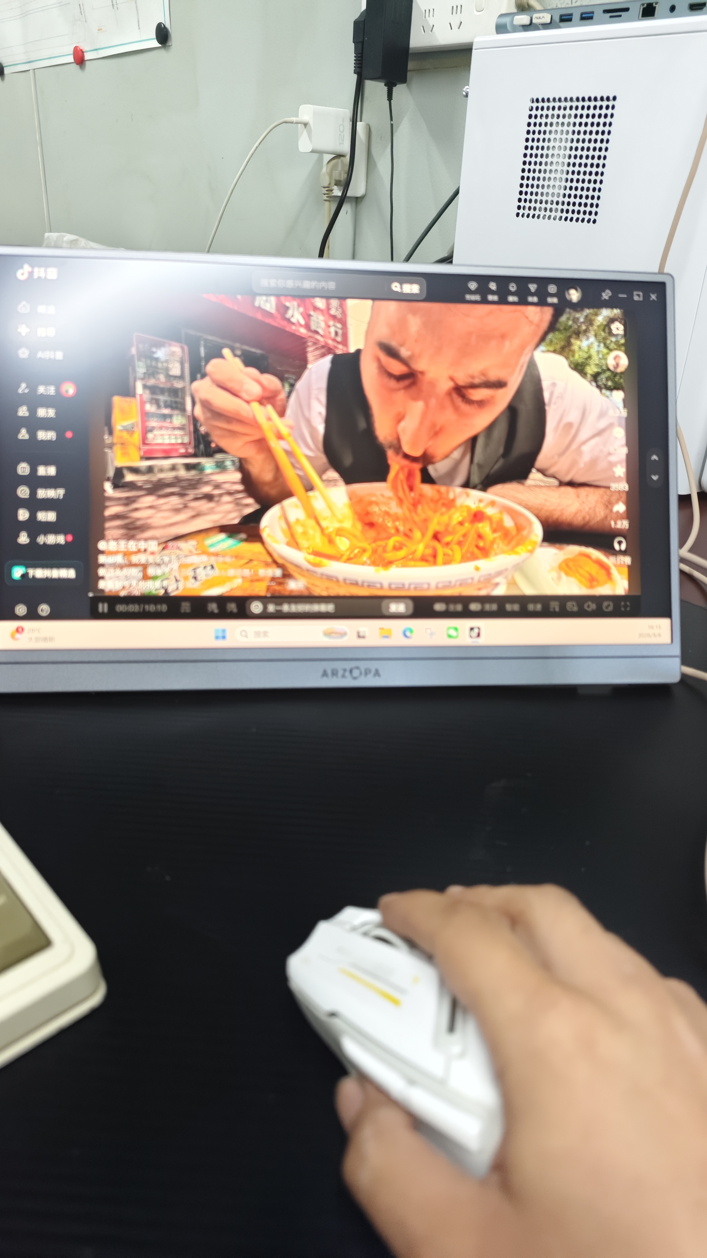 ARZOPA阿卓帕小卓15.6英寸2.5K 120Hz 高色域便携式显示器 笔记本电脑手机副屏Switch Ps5/4显示屏Z2FC 实拍图