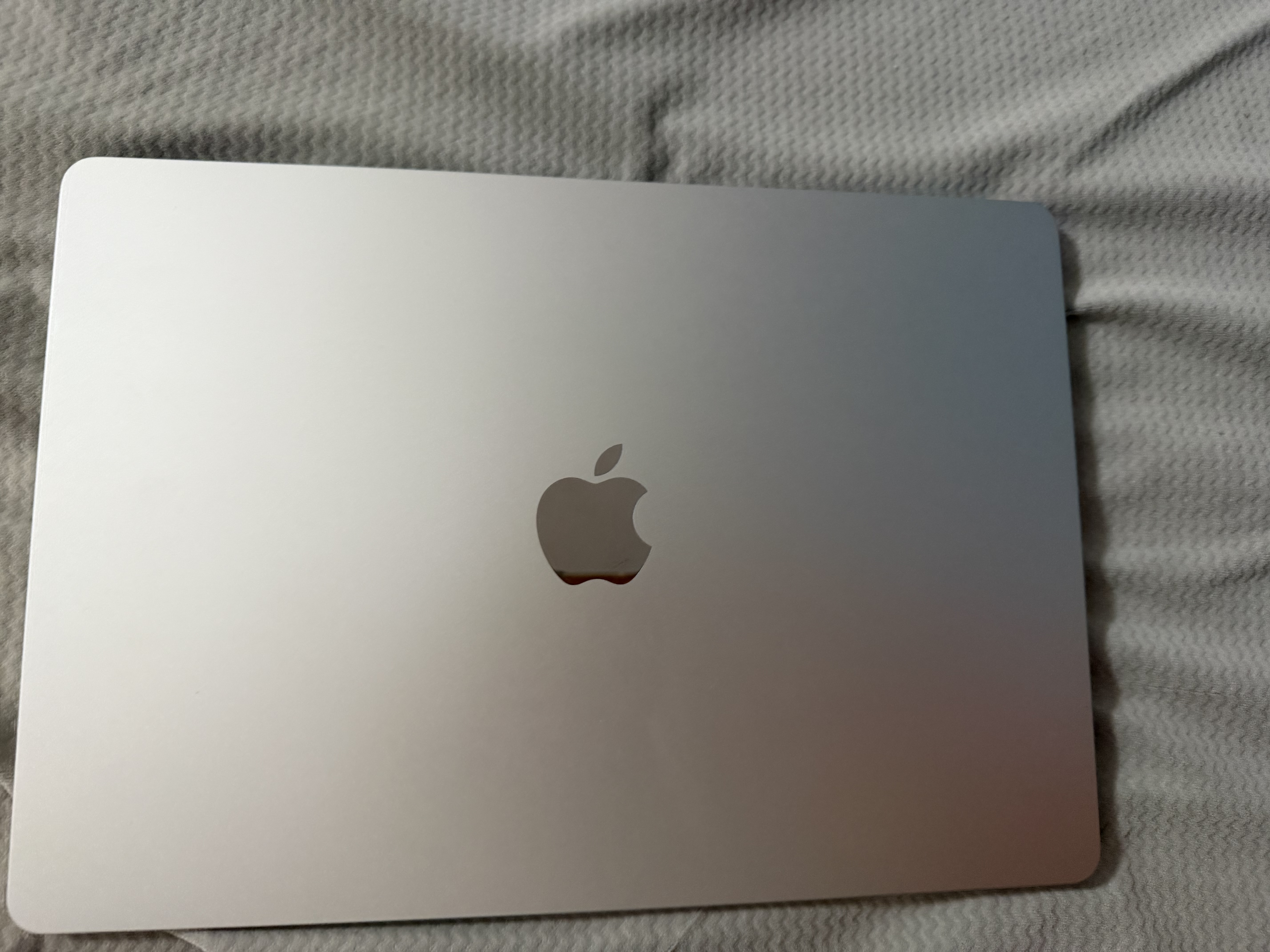 苹果/苹果AI/MacBook Air15英寸M5 (10+10核) 24G 1T银色笔记本电脑MDVC4CH/A 实拍图
