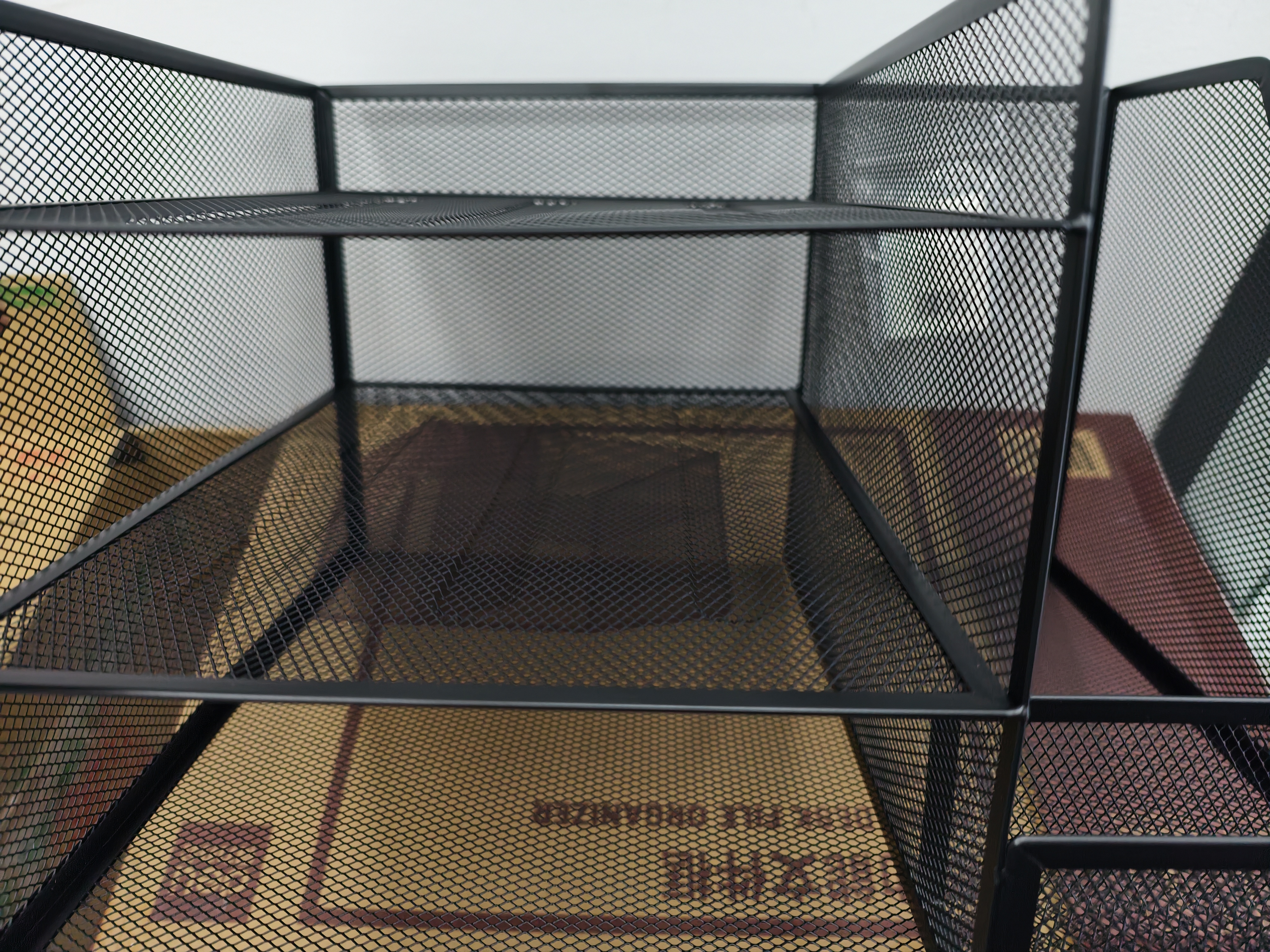 得力（deli）多功能金属网材组合式文件框/盘/栏书立办公用品桌面档案收纳盒多层资料架置物架带笔筒黑色PB103 实拍图