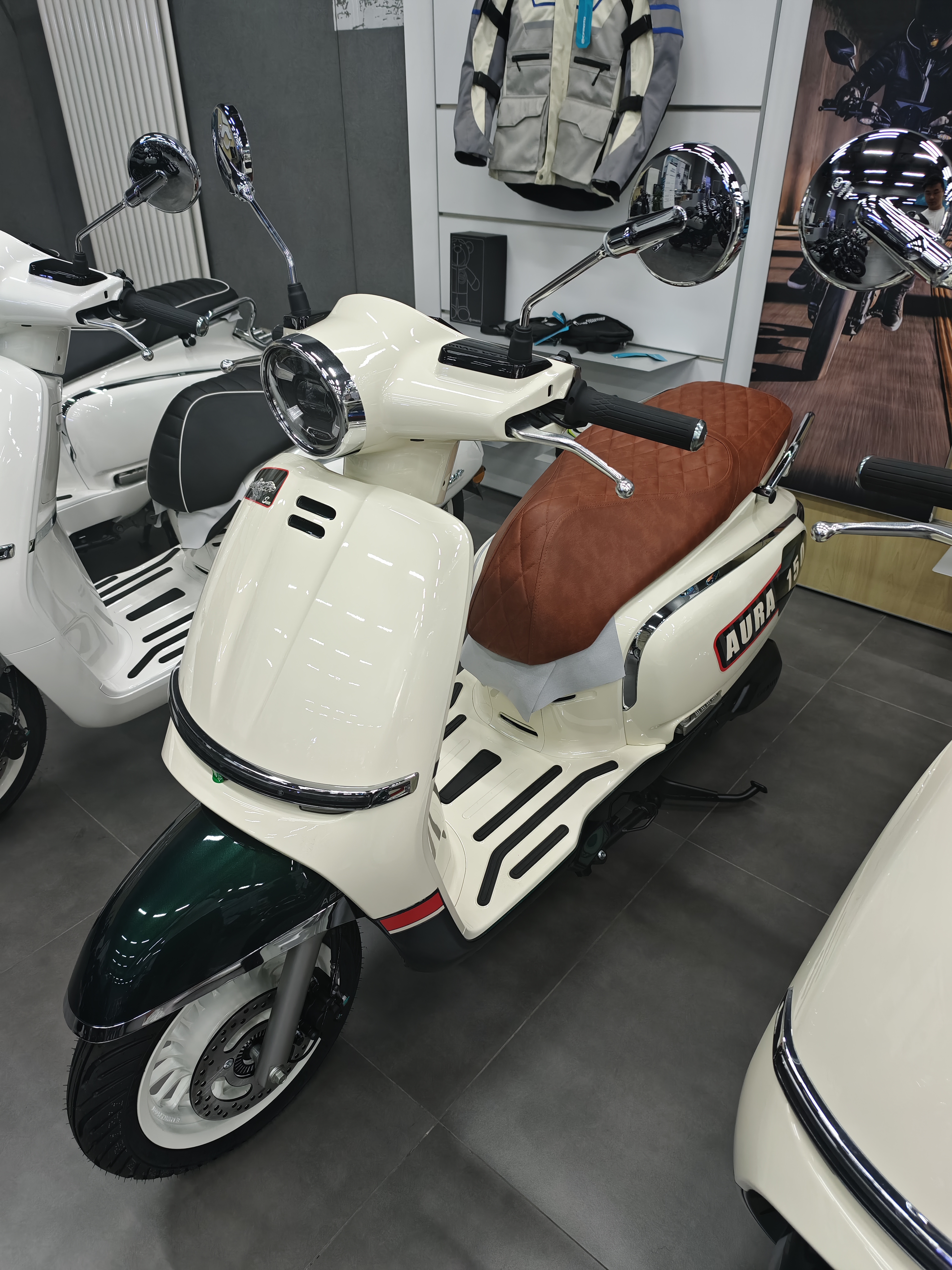CFMOTO春风 150AURA 踏板车 摩托车【门店自提】 150AURA 极光绿 实拍图