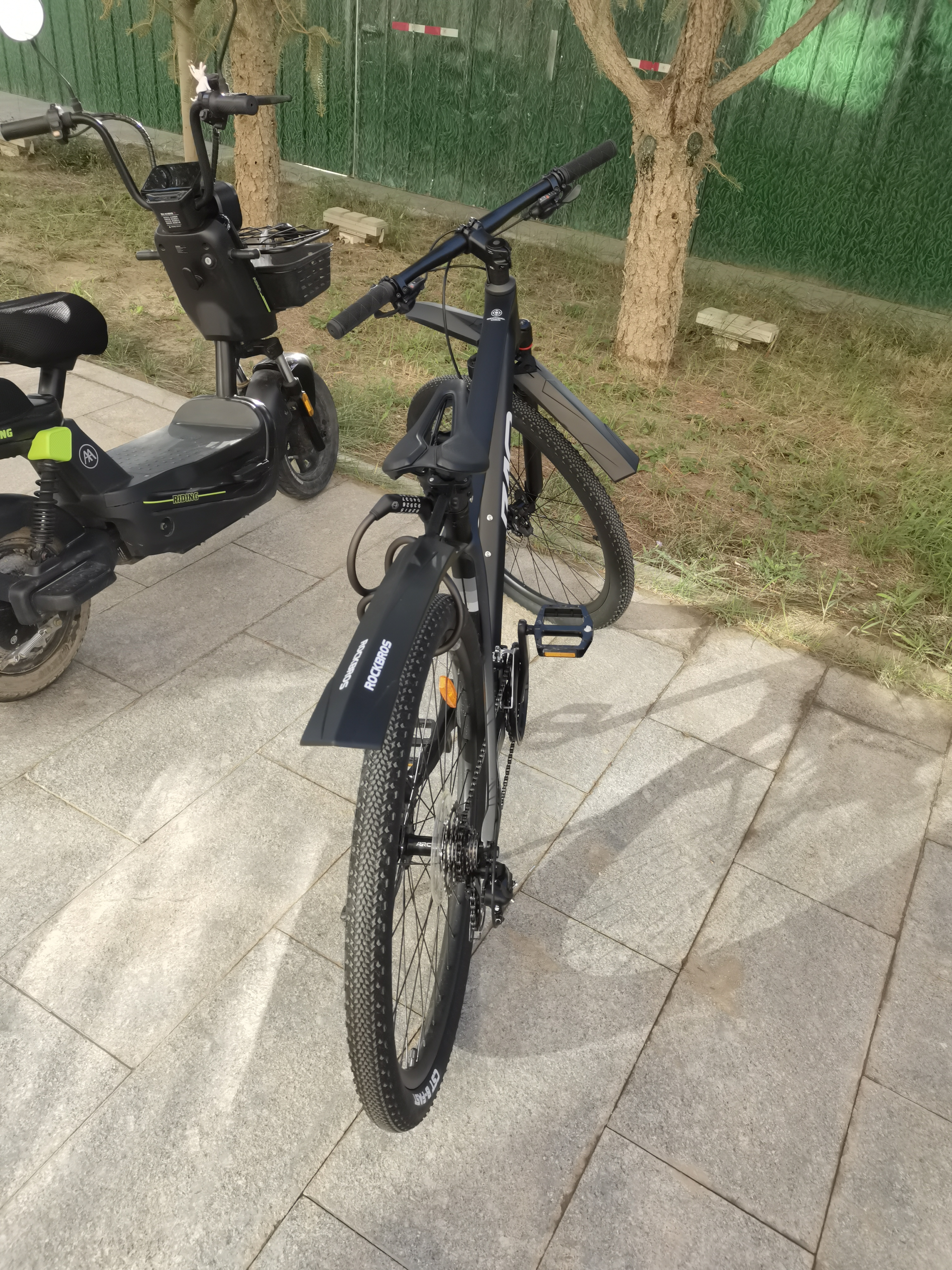 京东京造 XC500超轻碳纤维山地自行车禧玛诺24速油压碟刹成年人学生17寸 实拍图