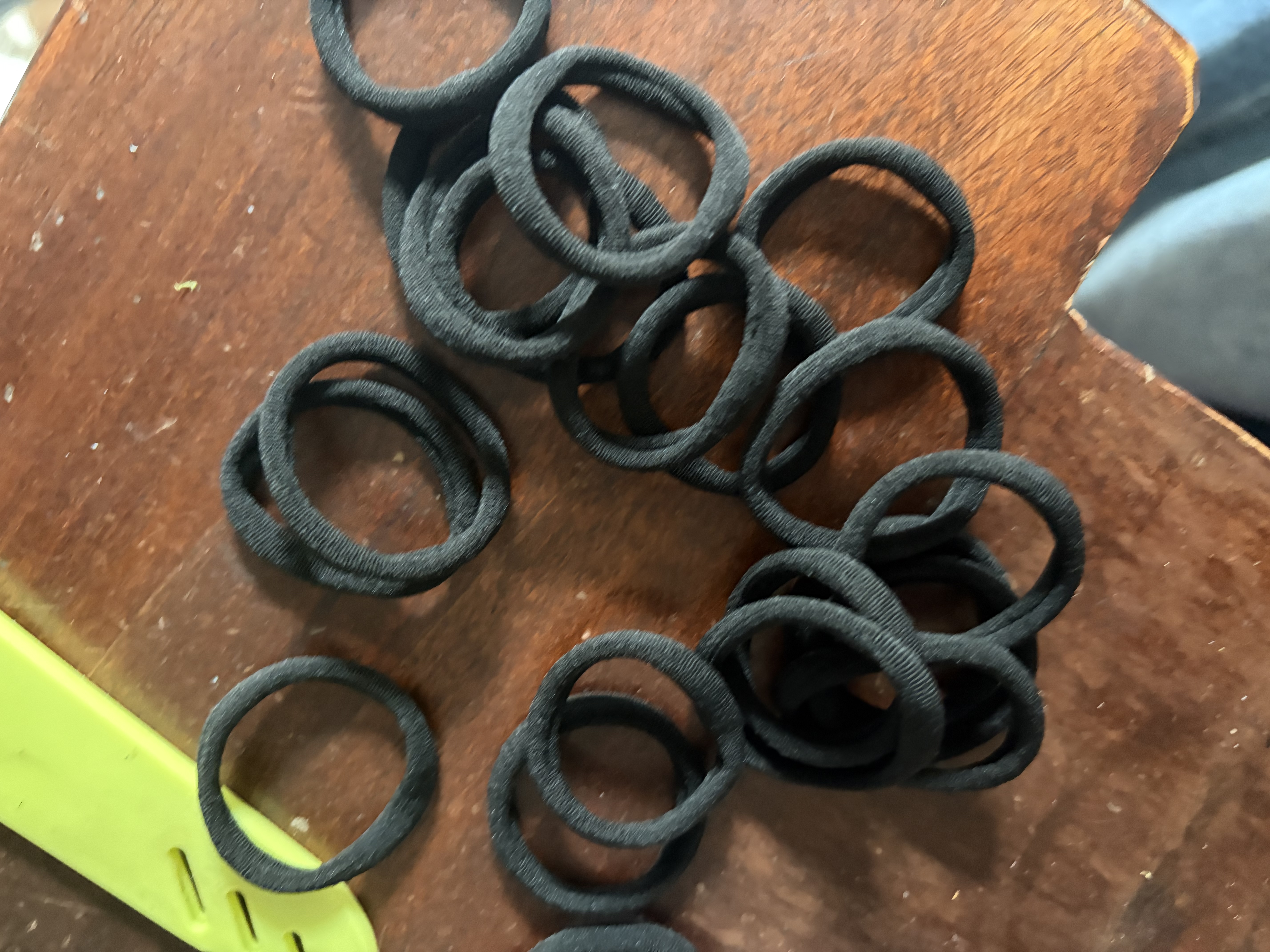 【强拉不断】高弹力耐用ins马尾无接缝皮筋扎头发简约发圈头绳 黑色20根特惠装 实拍图