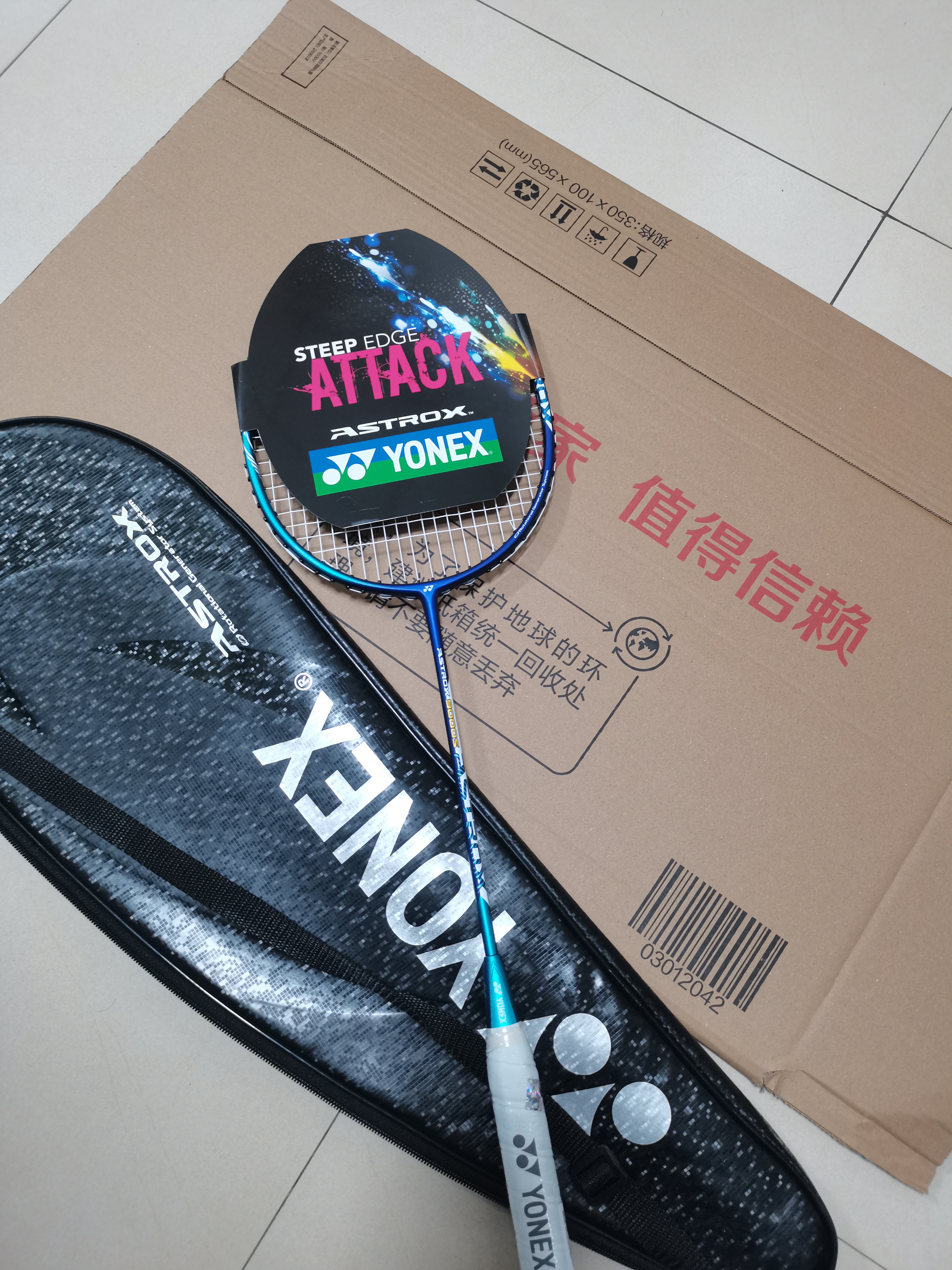 YONEX尤尼克斯羽毛球拍 yy超轻全碳素天斧AX9000S进攻型5U训练比赛单拍 AX天斧9000S进攻拍 藏青绿 5U 已穿线 实拍图