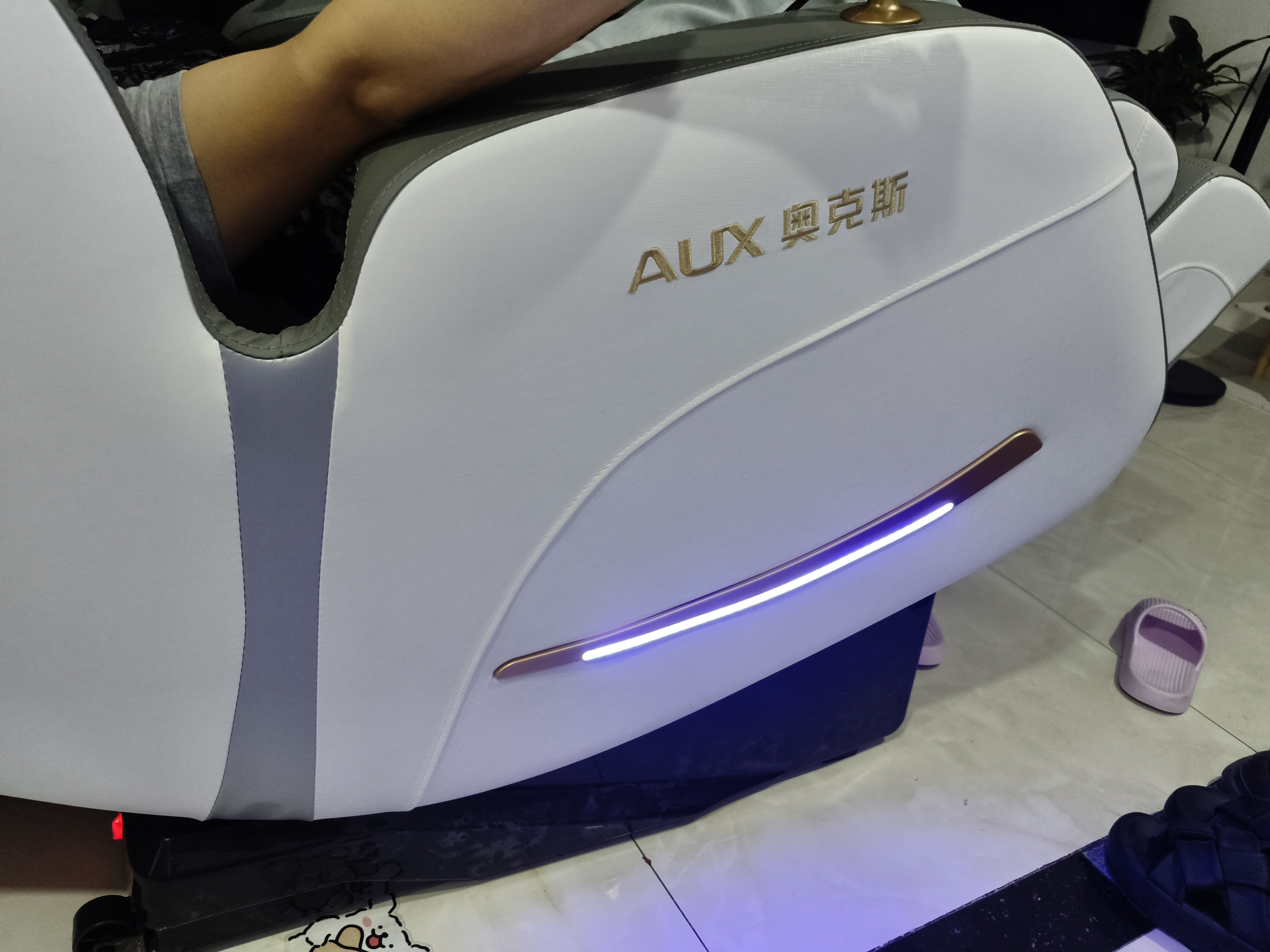 奥克斯（AUX）按摩椅家用全自动全身2026十大品牌太空舱揉捏零重力颈部腰背部智能按摩椅父母亲节礼物实用送爸妈 顶配旗舰款丨智能控制 座椅通风 腰腿热敷 脚底滚轮 实拍图