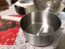 美的（Midea）电煮锅 电蒸锅 分体式小电锅 0涂层不锈钢电煮锅  2-3人家用蒸煮一体多功能锅 2.6L配蒸笼 XZC2071 实拍图