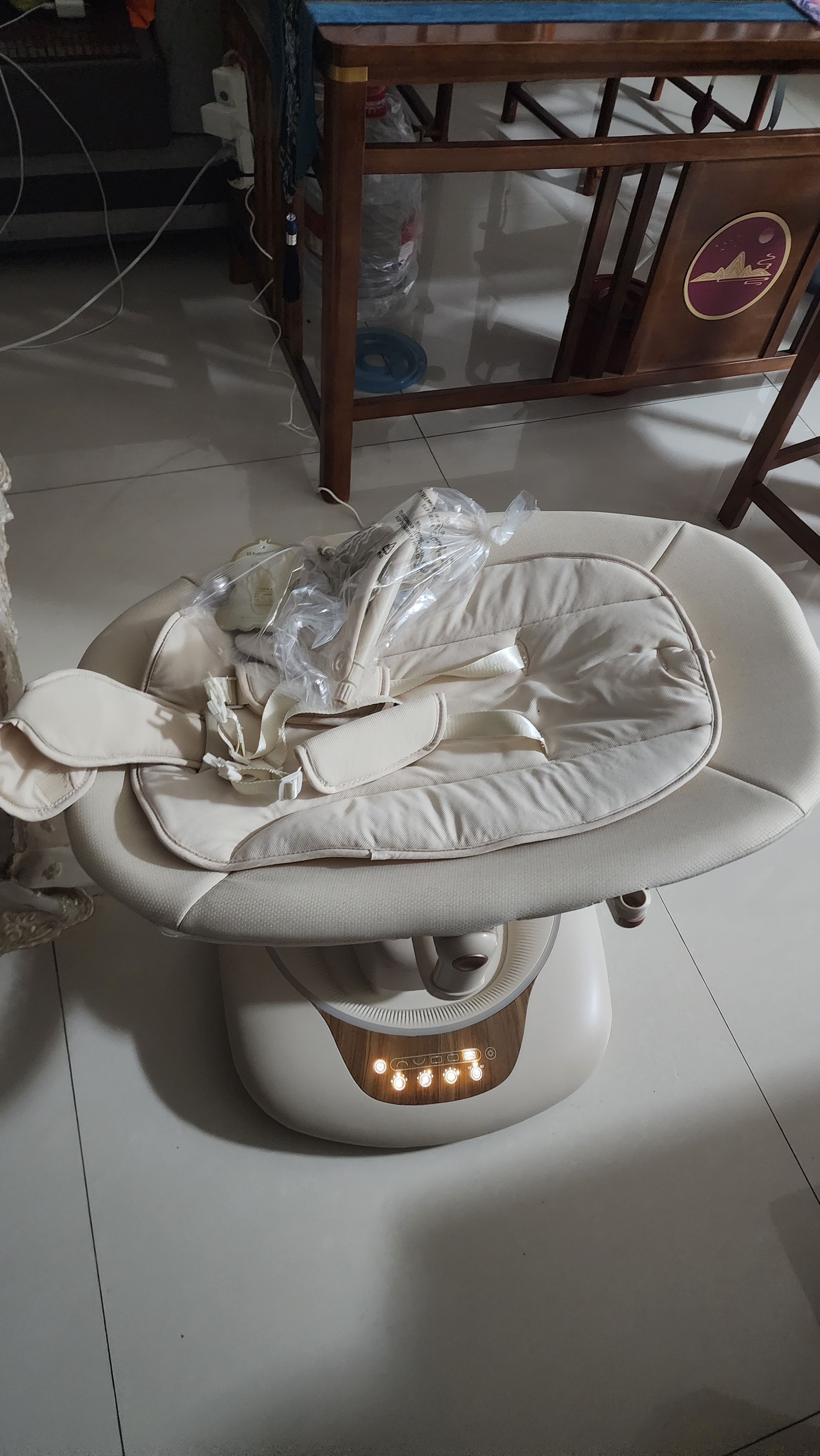 优乐博（ULOP）3D智能哄娃神器摇摇椅婴儿电动摇椅婴幼儿哄睡摇篮新生儿见面礼 云舞智感电动婴儿摇摇椅宝宝满月礼物新生儿0-6个月 3D摇摆+360度旋转座舱+语音控制+呼吸氛围灯+角度调节 实拍图