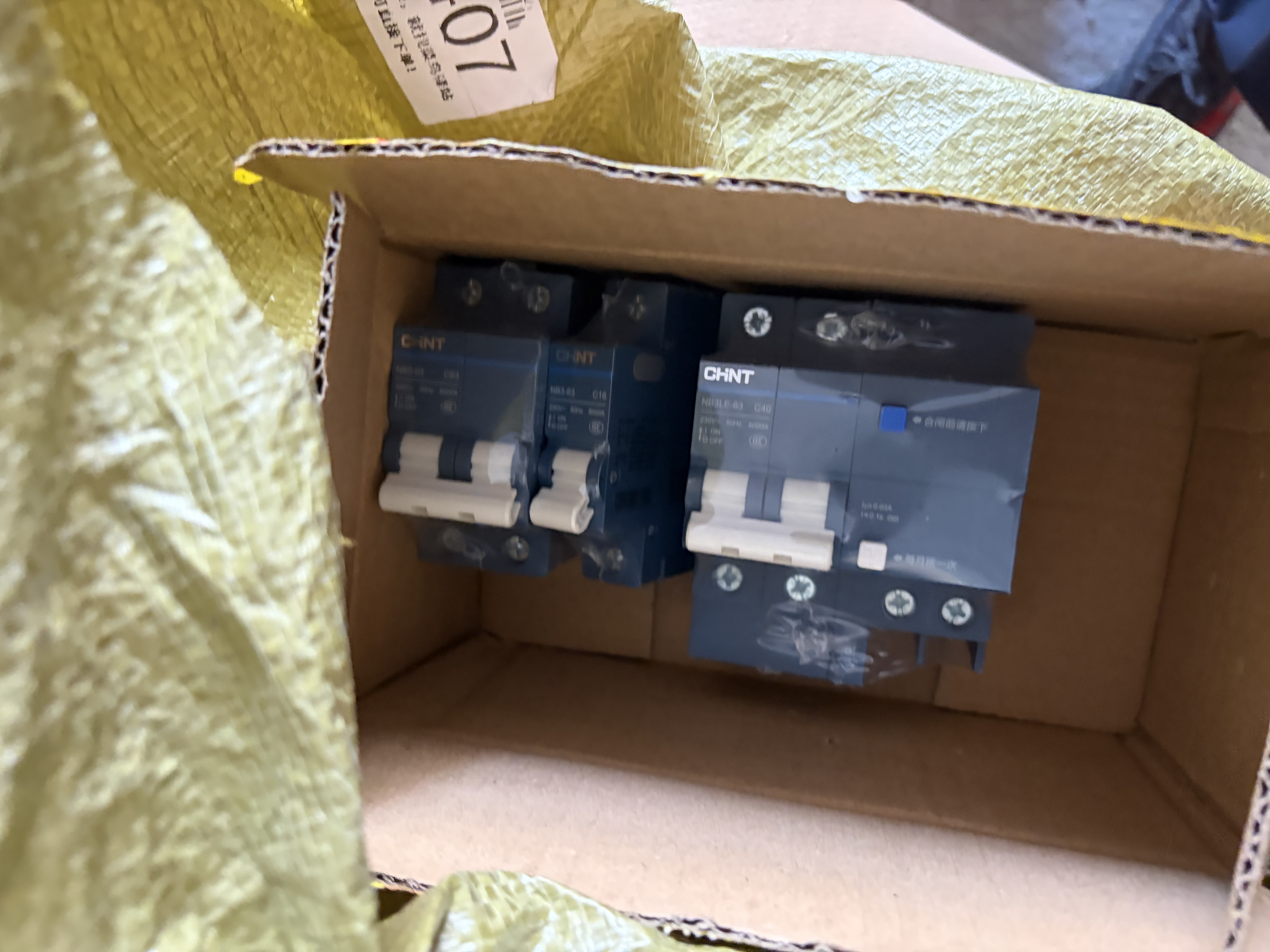 正泰（CHNT）断路器 空气开关带漏电保护开关 家用总闸空调2P 40A NB3LE-63 实拍图