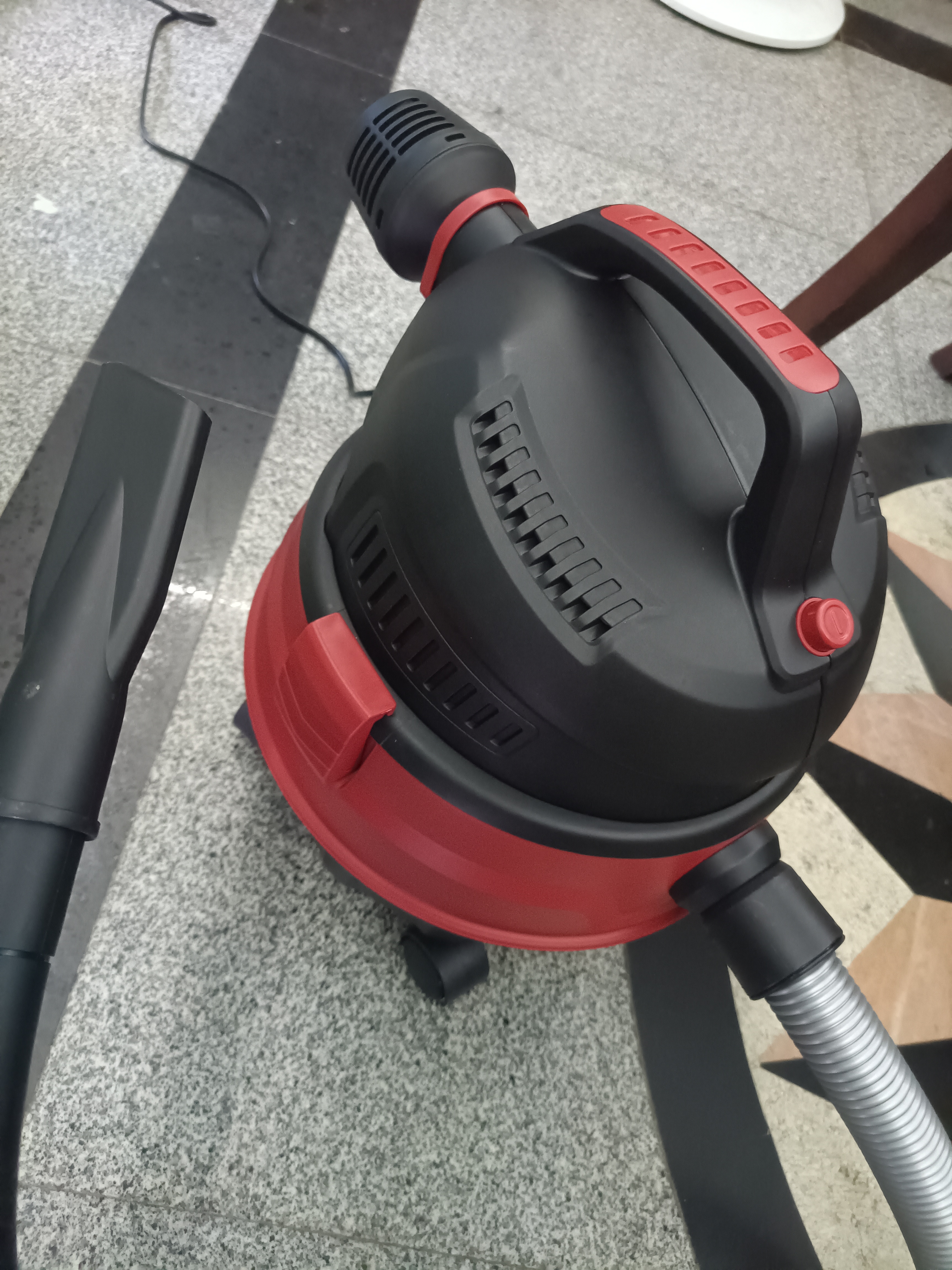 小狗桶式吸尘器家用  1600W大功率大吸力工业吸尘器地板地毯宠物毛发多功能吸尘机T003 实拍图