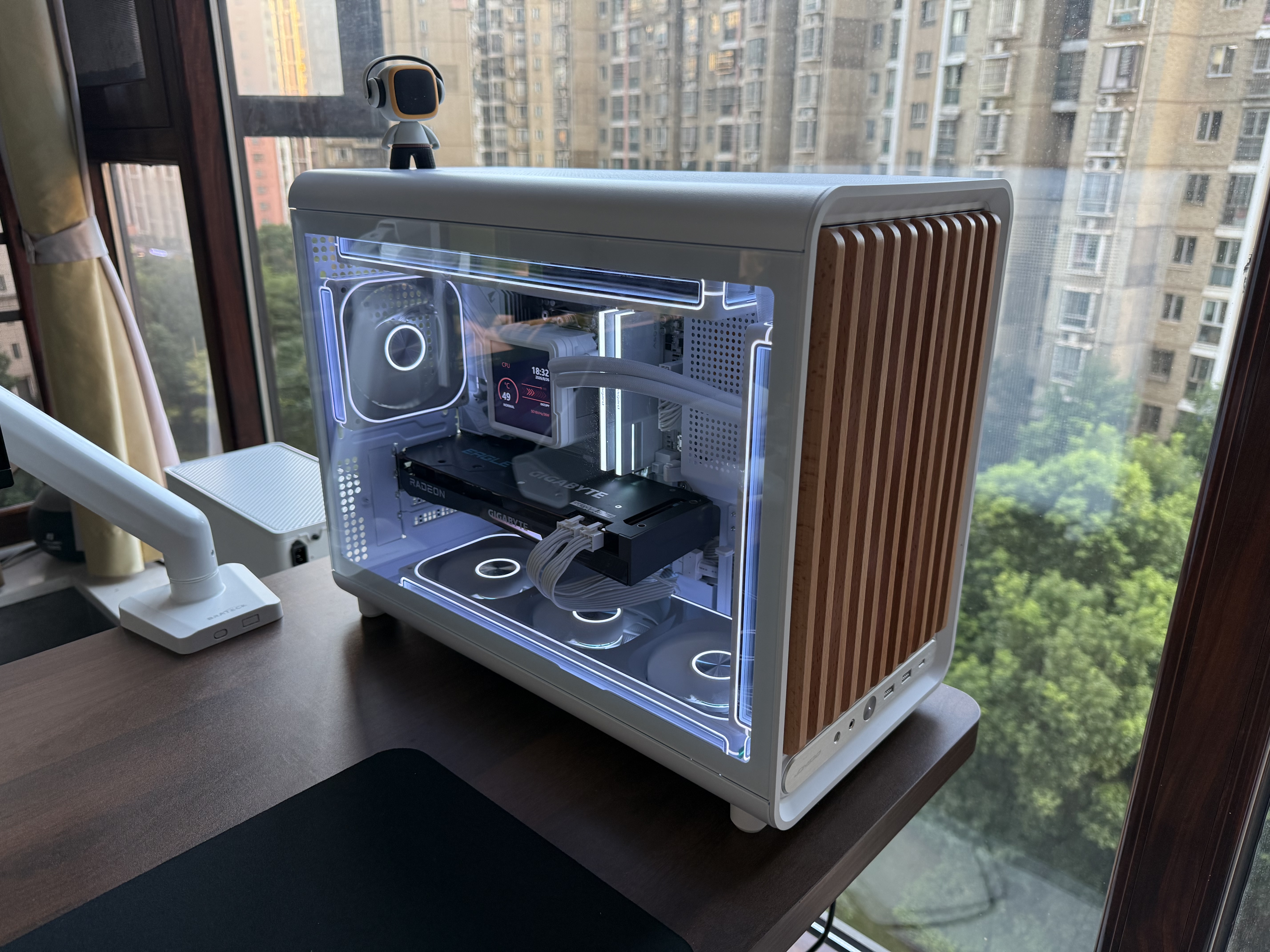 乔思伯（JONSBO）D33 WOOD版白色 MATX桌面机箱 (9风扇位/背插MATX主板/ATX/SFX电源/360冷排/435MM显卡限长/风道) 实拍图
