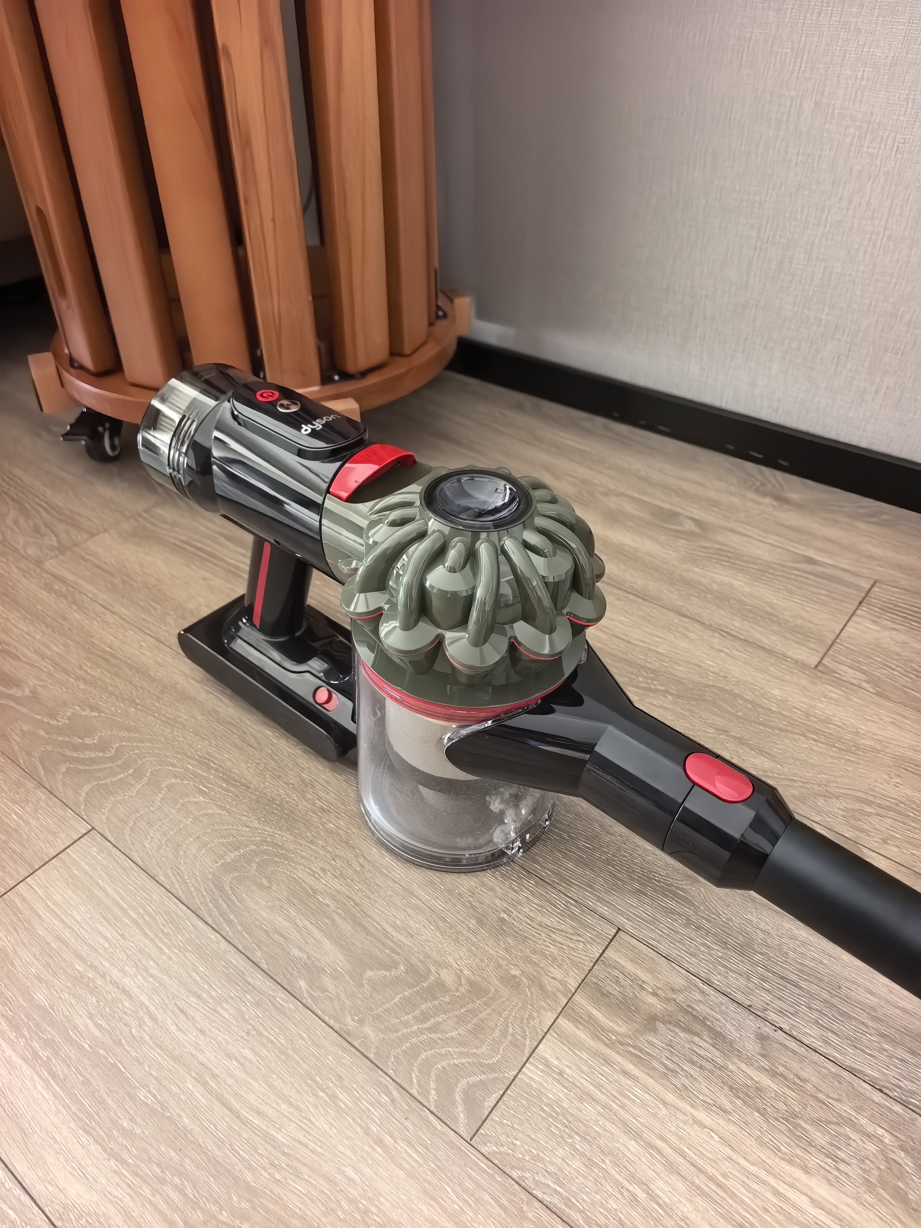 戴森（DYSON）V8 Cyclone手持无线吸尘器进口除螨宠物家庭吸猫毛神器30天价保超强大吸力可车载SV55-A七夕礼物 实拍图