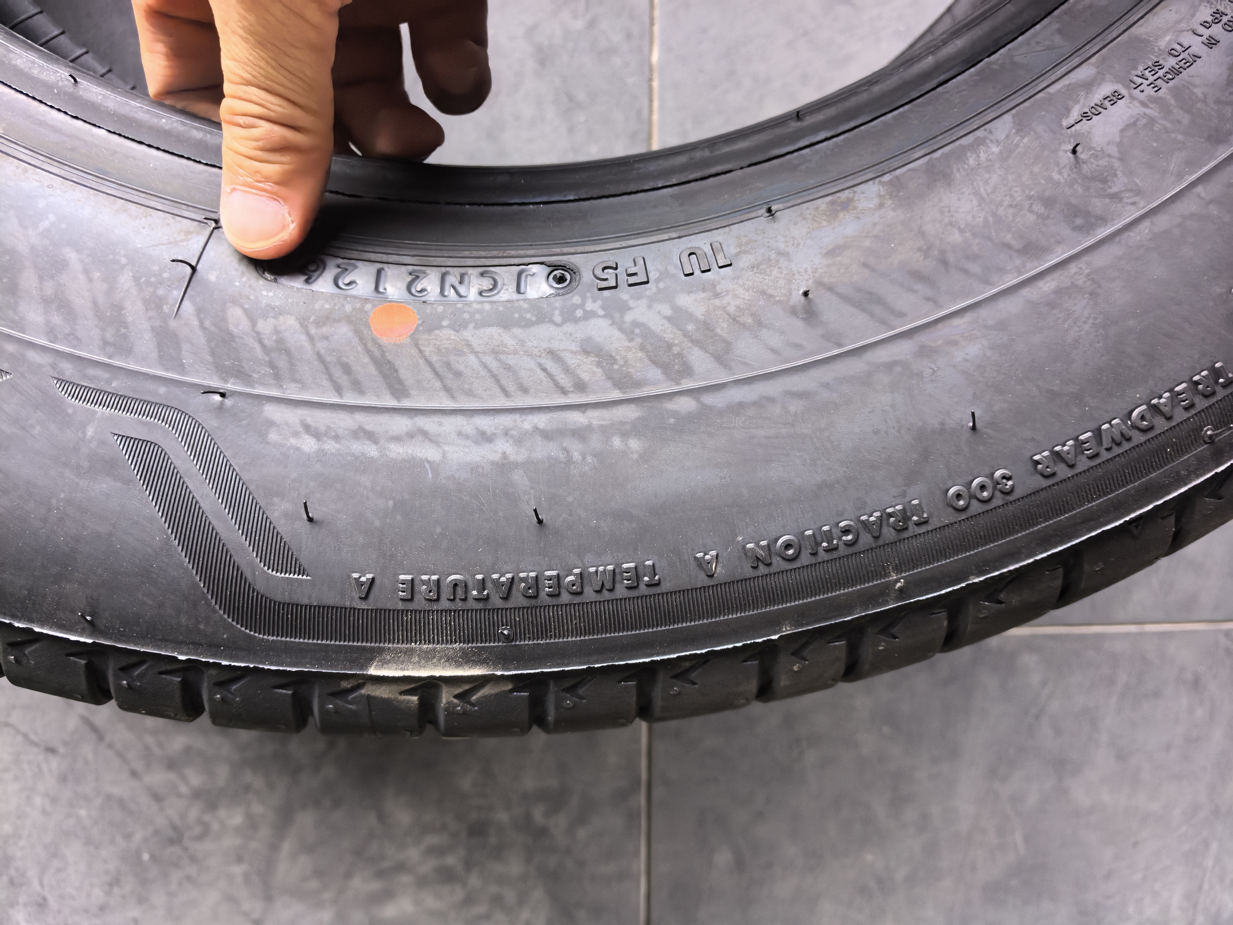 普利司通（Bridgestone）汽车轮胎 225/65R17 102V ALENZA 001 原配雪佛兰探界者 实拍图