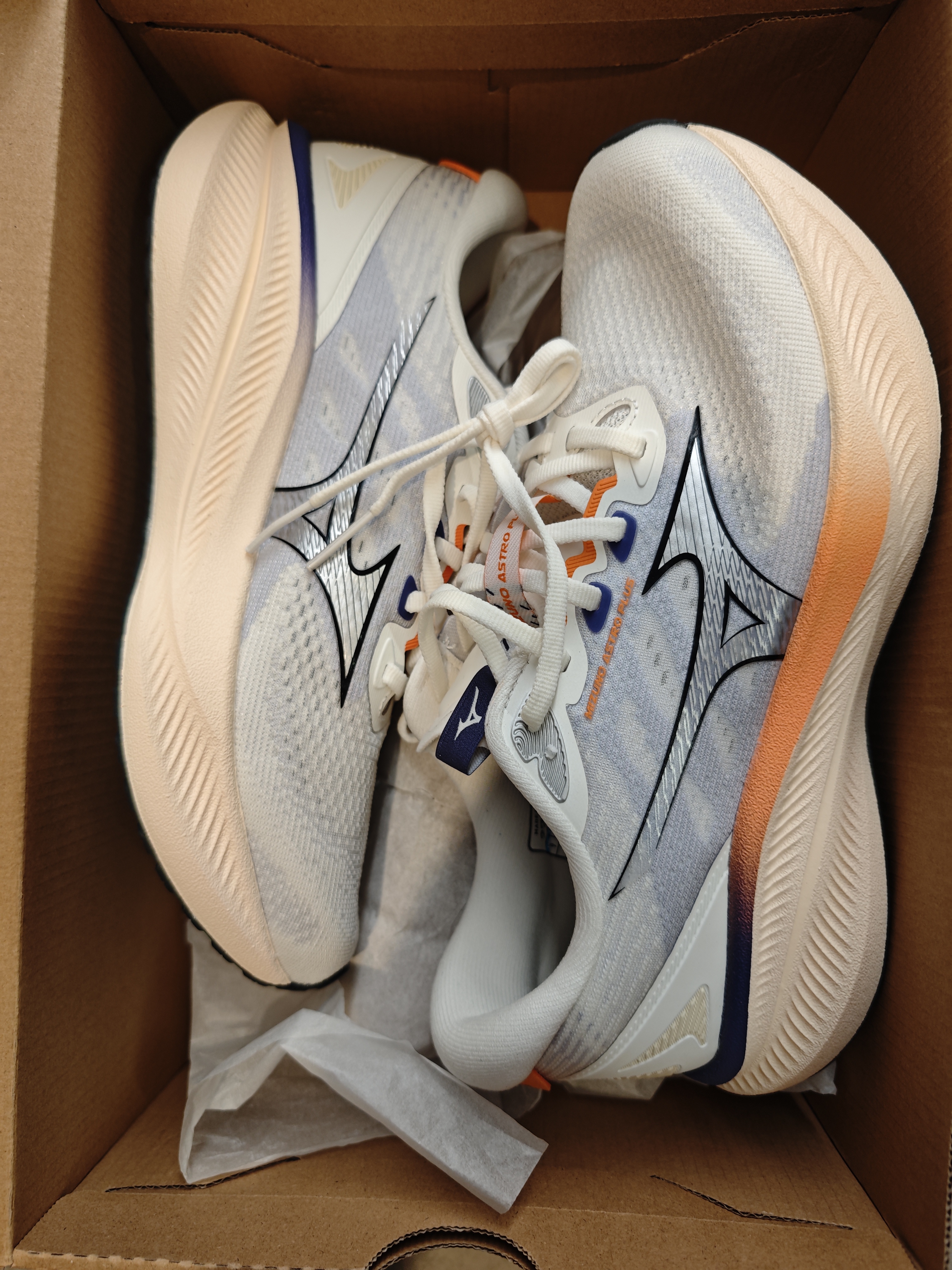 美津浓（MIZUNO）进阶厚底缓震跑步鞋ASTRO PLUS II 09/雪白色/橙/紫色42 实拍图
