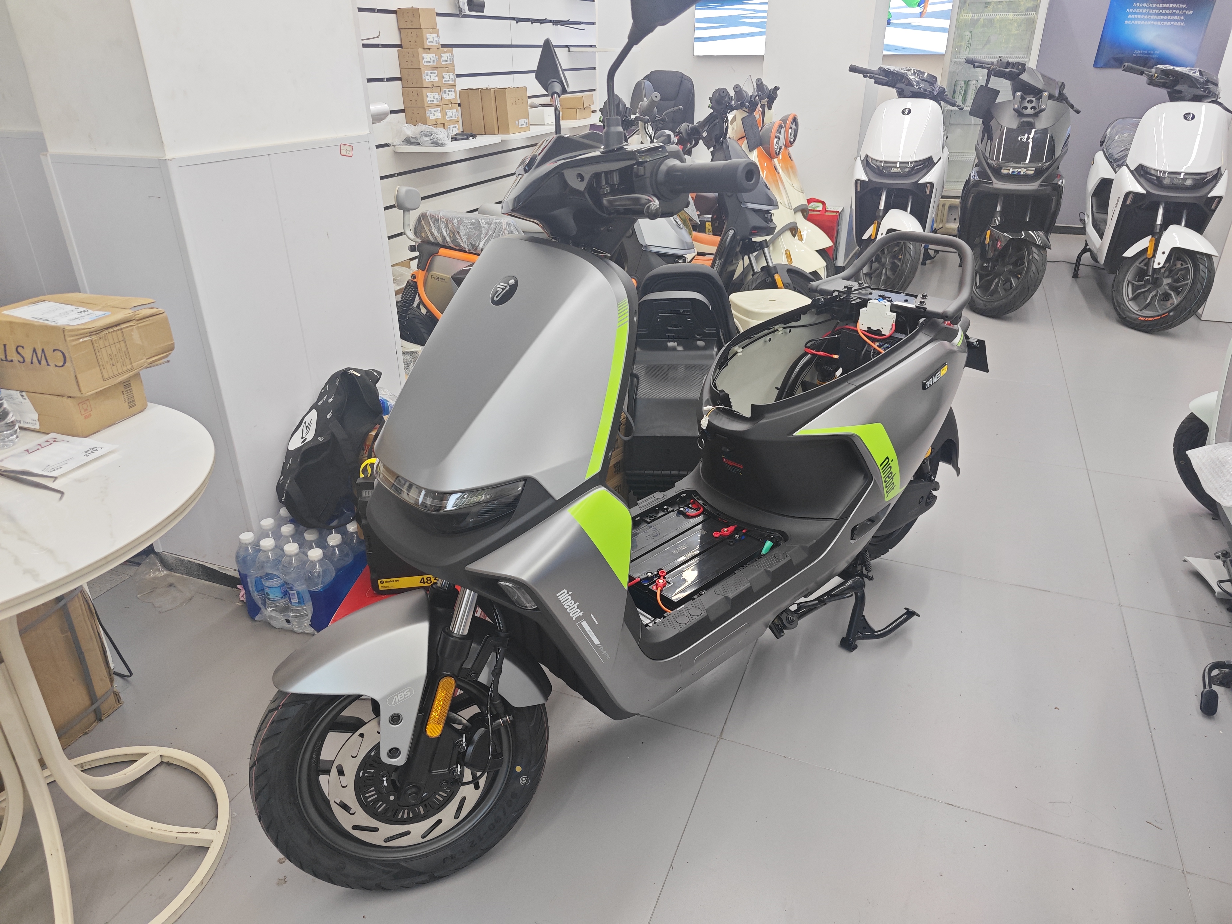 九号（Ninebot）电动摩托车 M3 95c MAX 智能电动车 高端铅酸电摩【门店自提】 到门店选颜色 实拍图