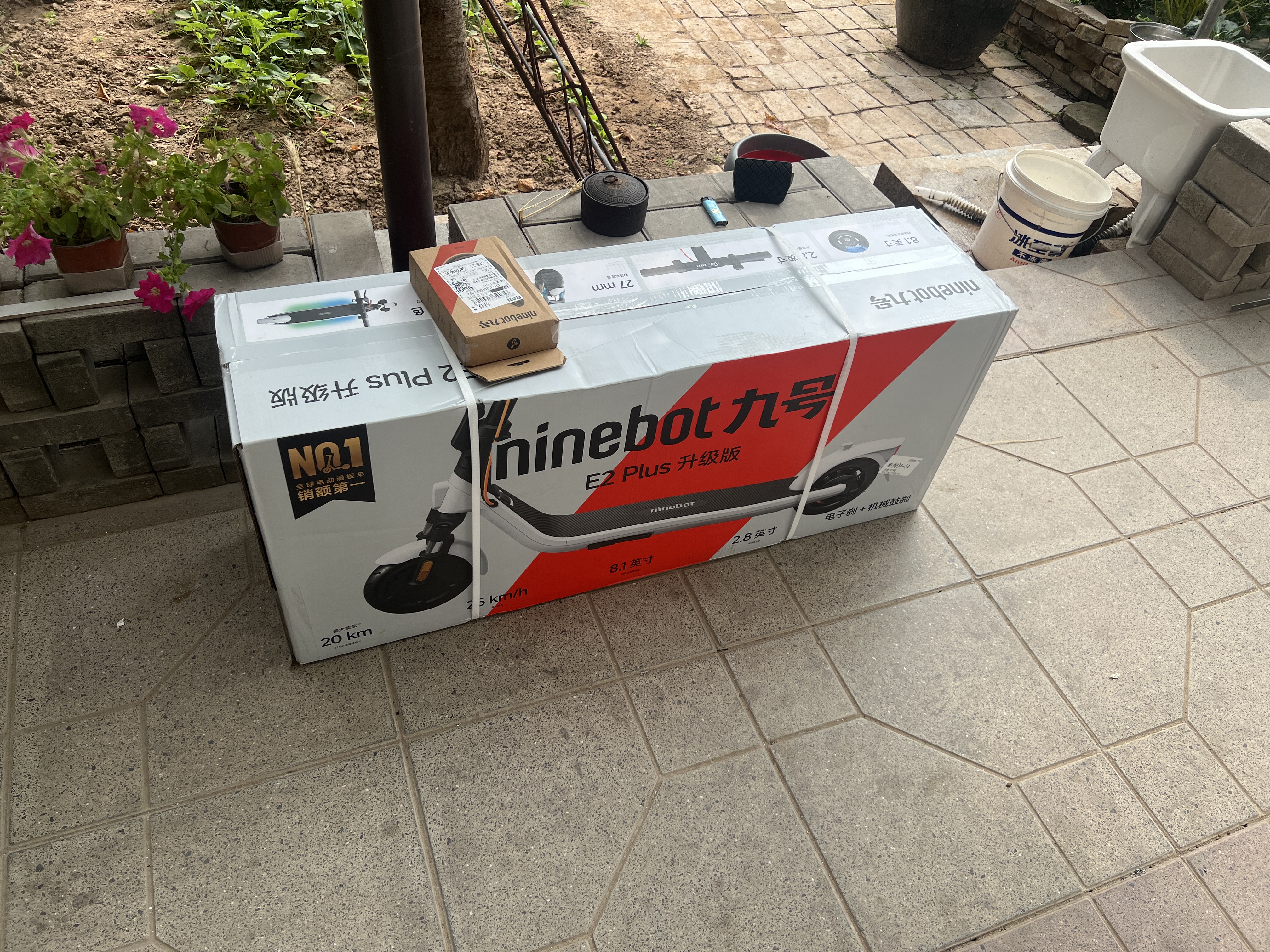 九号电动滑板车E2系列  九号电动车高弹大轮胎成人学生便携智能可折叠电动车 滑板车E2plus升级版白色 实拍图