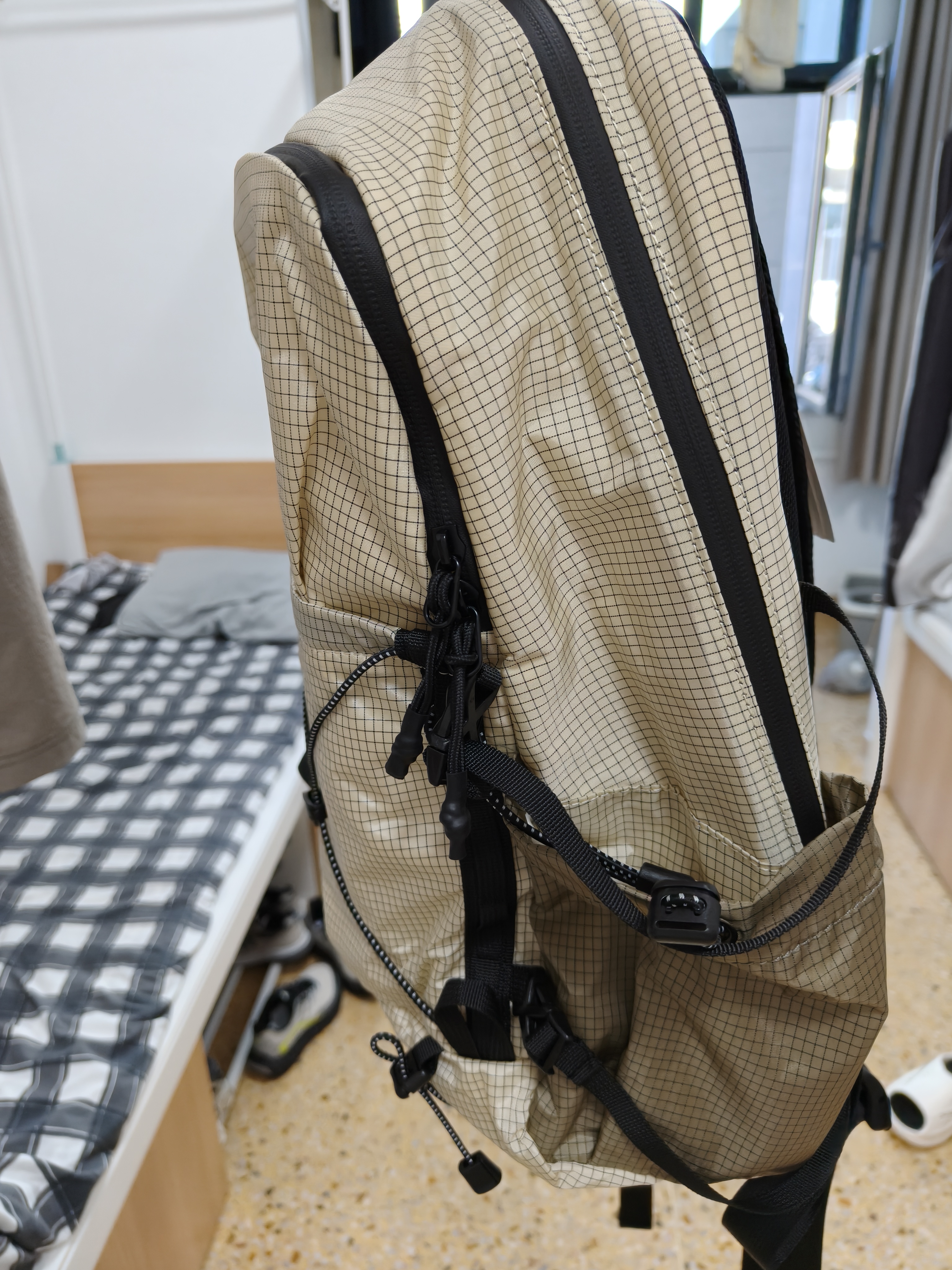 锐步轻量化徒步登山包男大容量书包户外运动轻便出行双肩包女 卡其色 实拍图