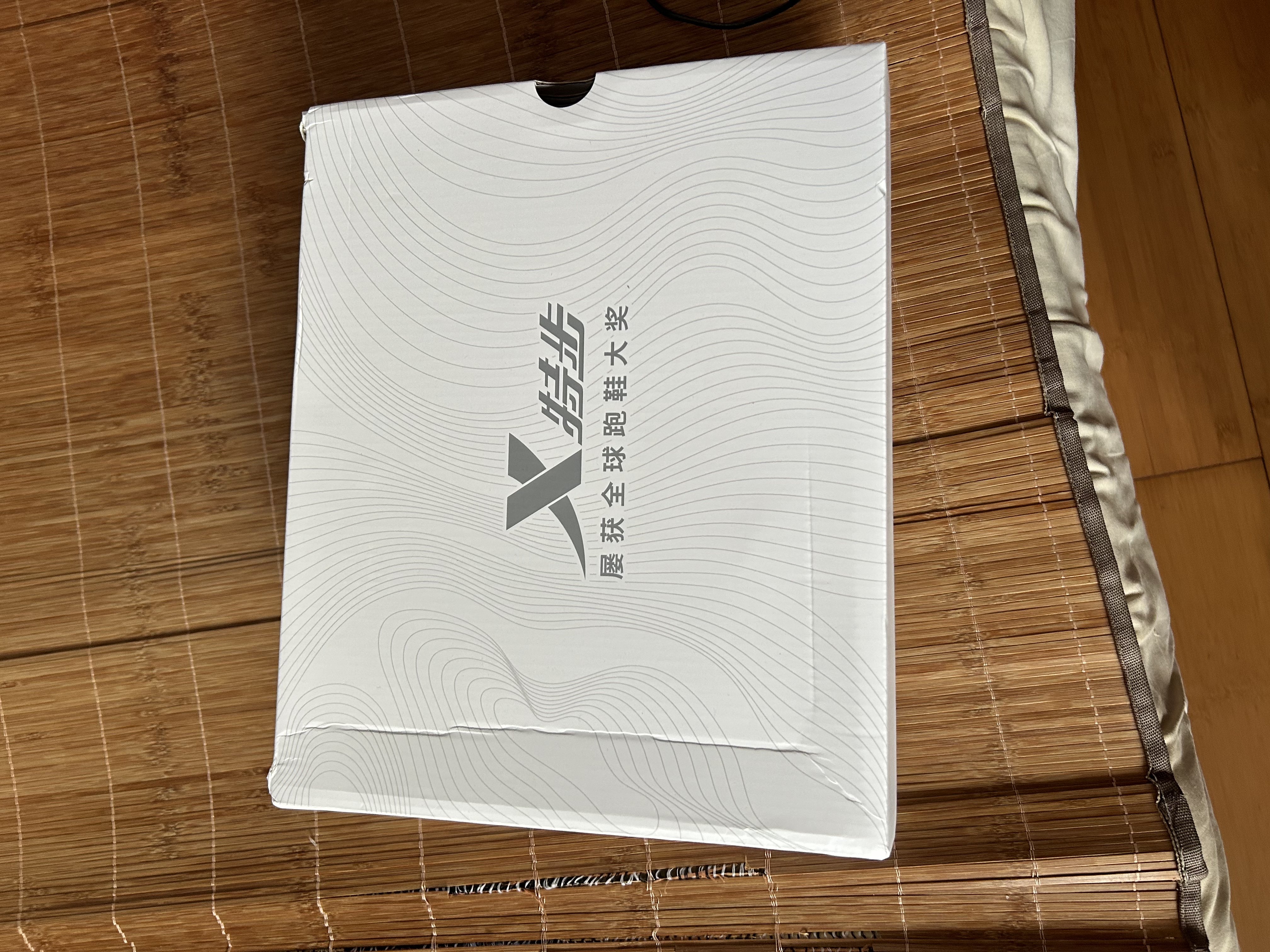 特步轻舟ultra专业减震跑步鞋男秋冬季轻便专业减震网面透气回弹黑色 黑/太空银【黑珍珠】 42 脚长26.5cm(新法码42.5) 实拍图