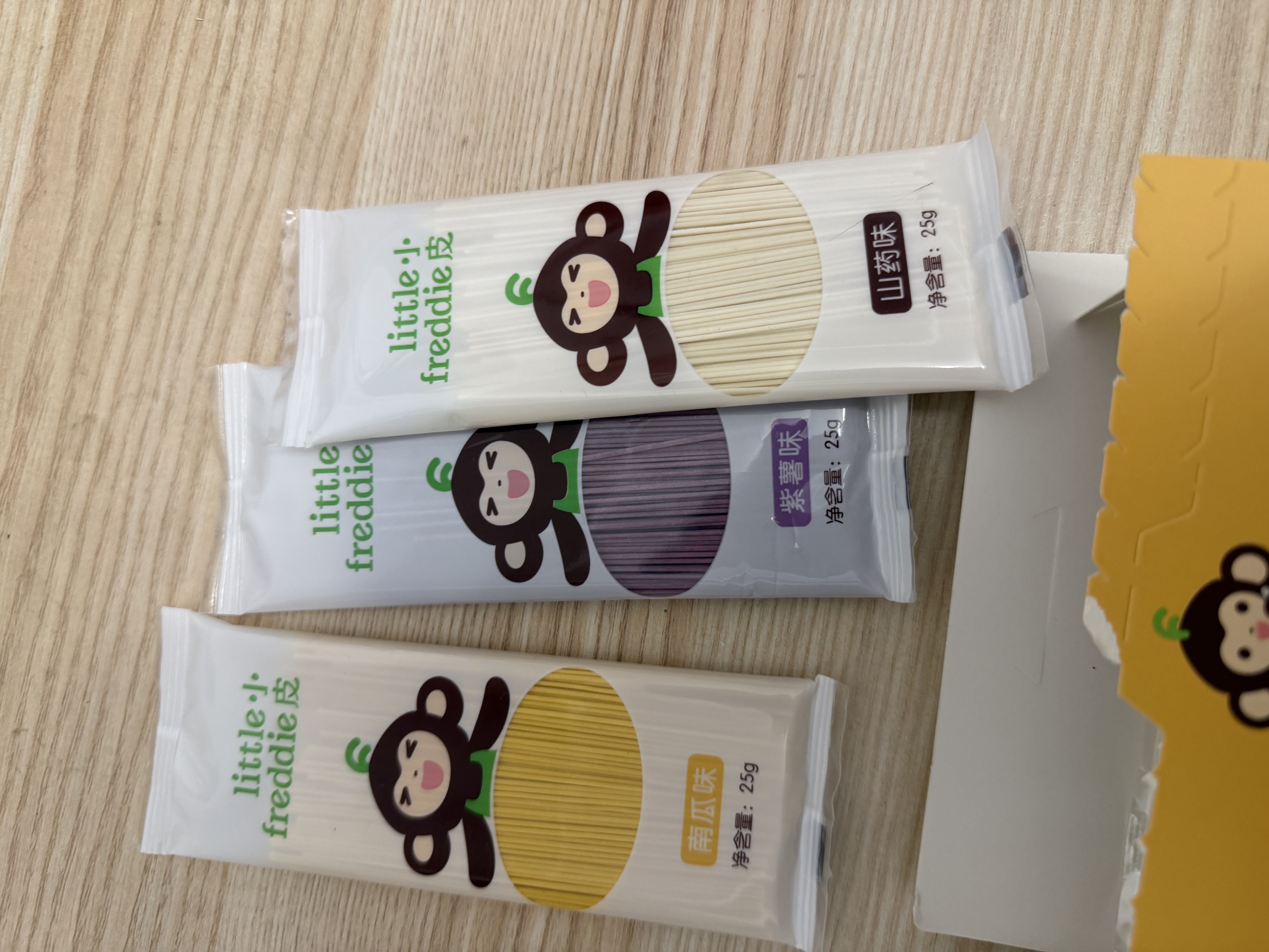 小皮（Little Freddie）婴儿营养面条175g*3盒 原味碎碎面细长面 多彩蔬菜面条 宝宝 实拍图