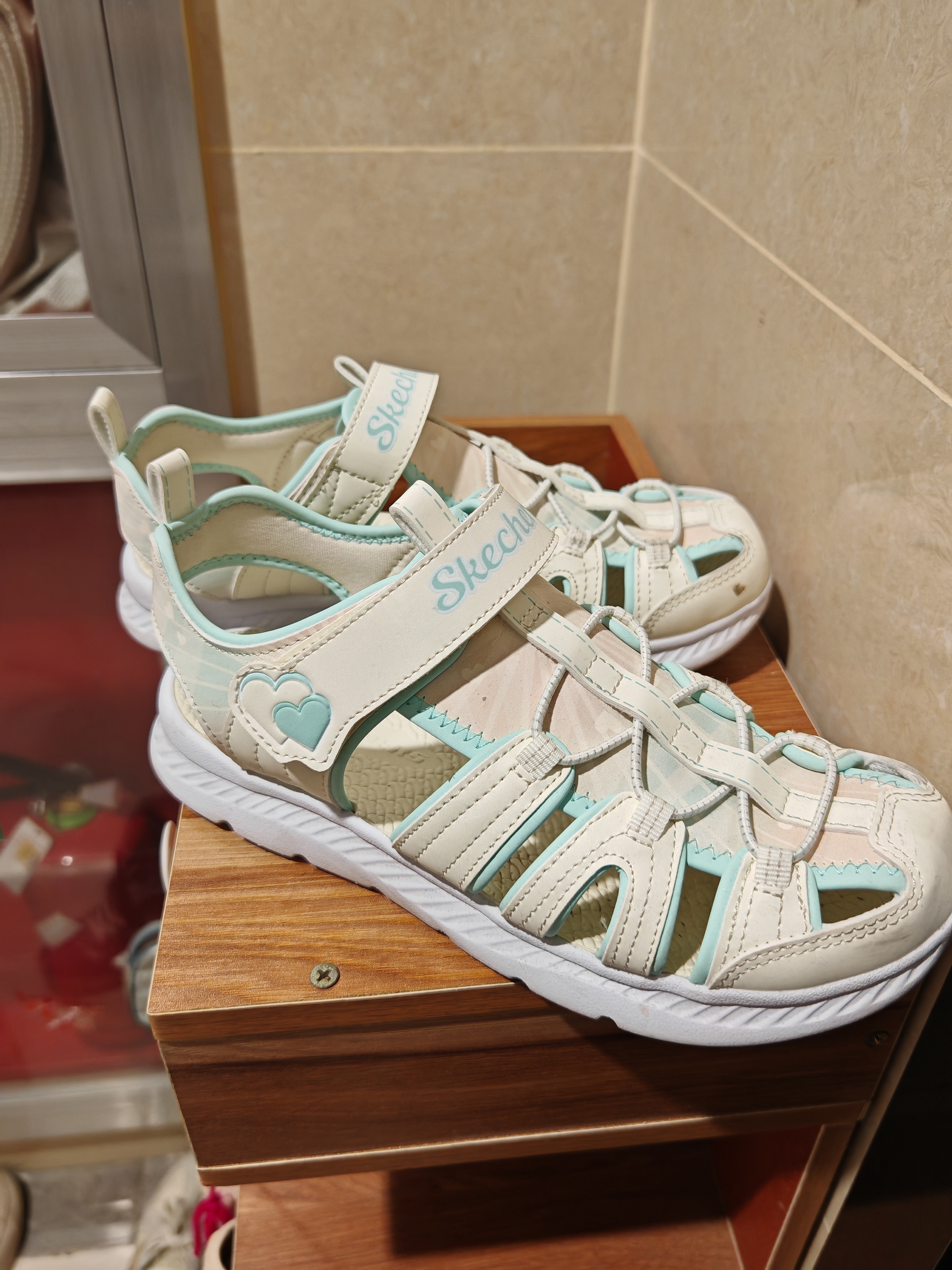 Skechers斯凯奇夏季童鞋女童凉鞋包头护脚透气魔术贴沙滩鞋公主鞋302721L 实拍图