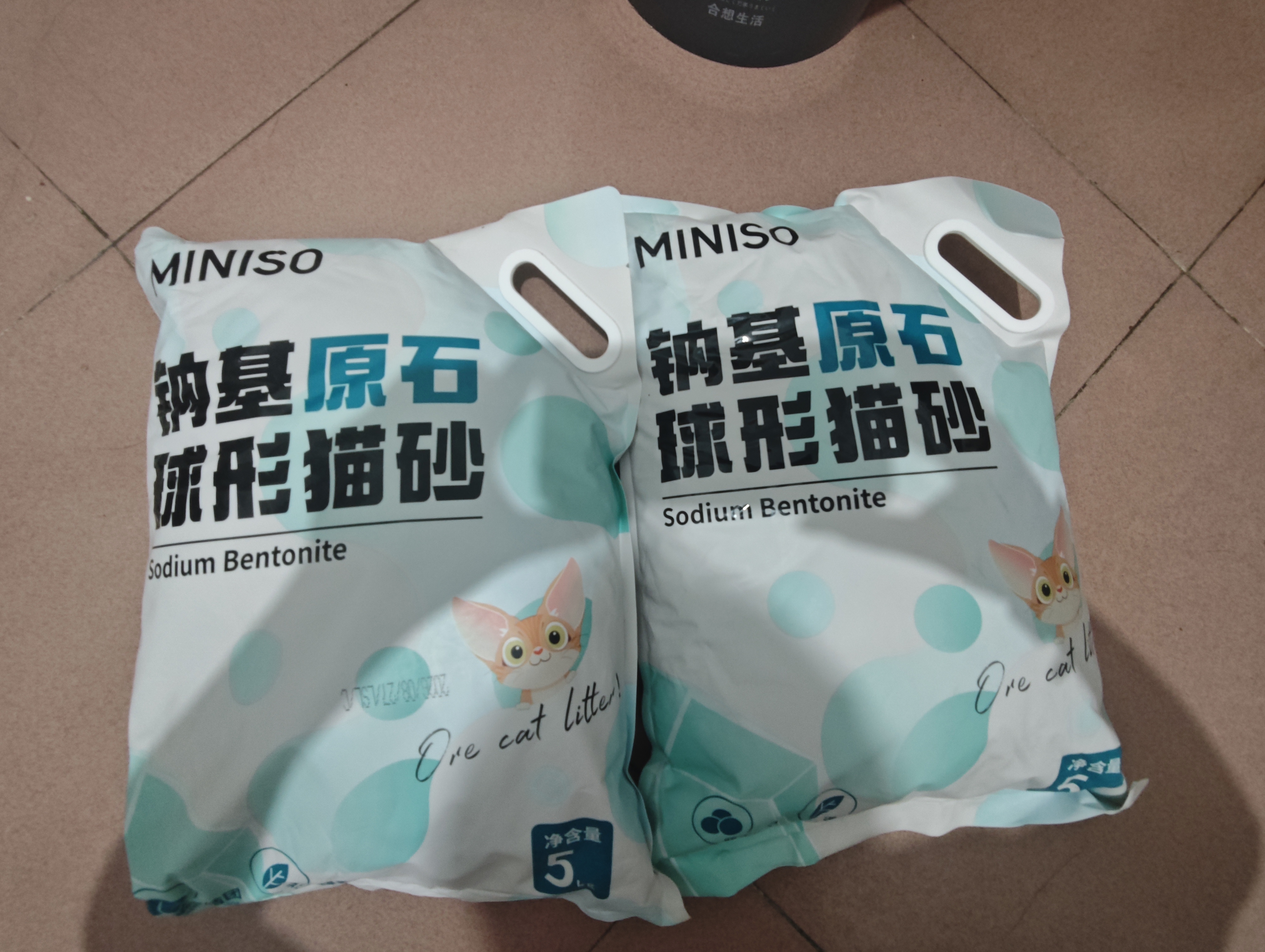 名创优品（MINISO）膨润土猫砂20斤京东自营送货上门强效除臭猫咪猫砂除臭香味 实拍图