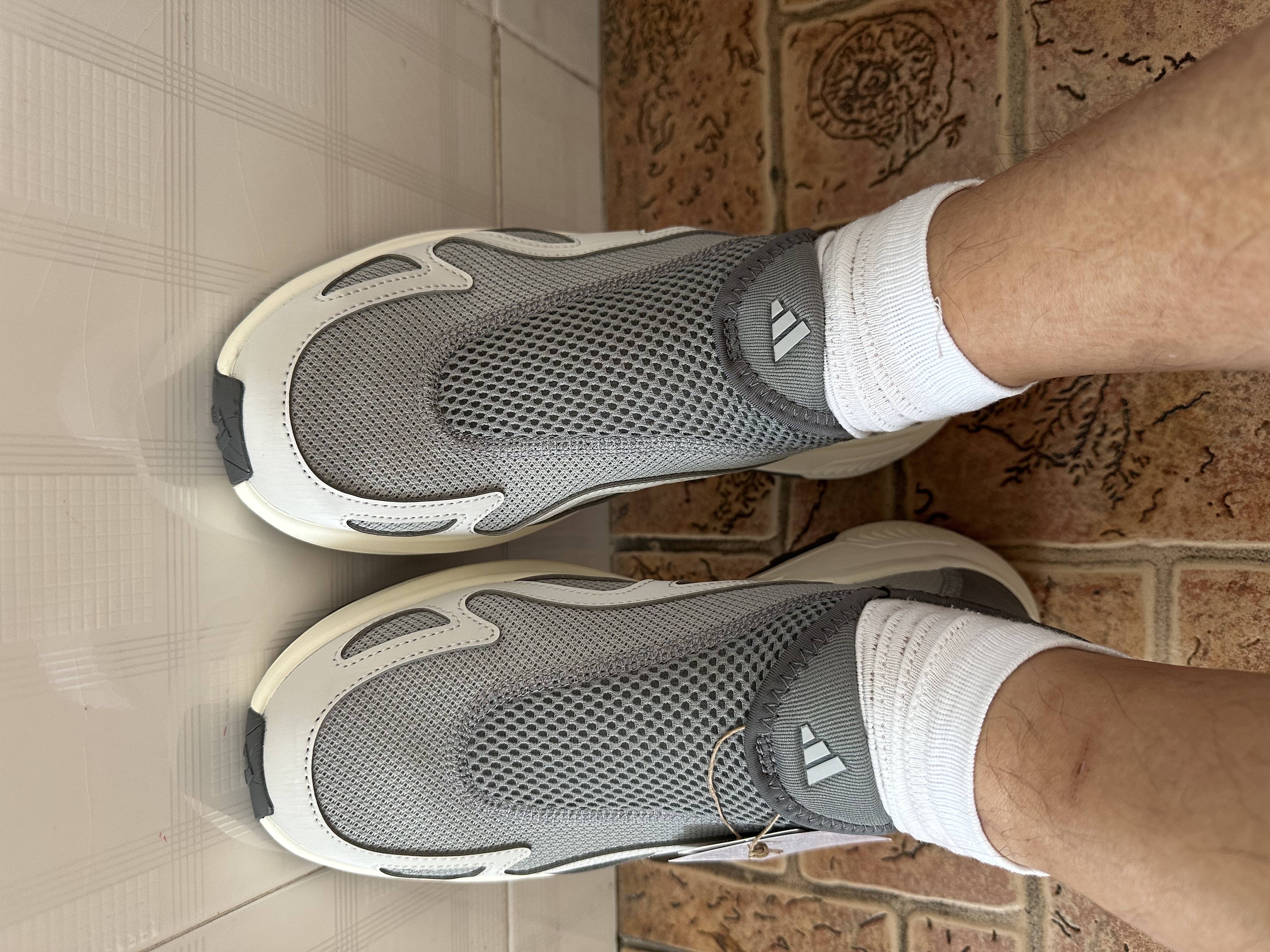阿迪达斯（adidas）懒人鞋透气时尚潮流男款一脚蹬运动舒适跑步鞋 浅灰/灰/浅灰 42 实拍图