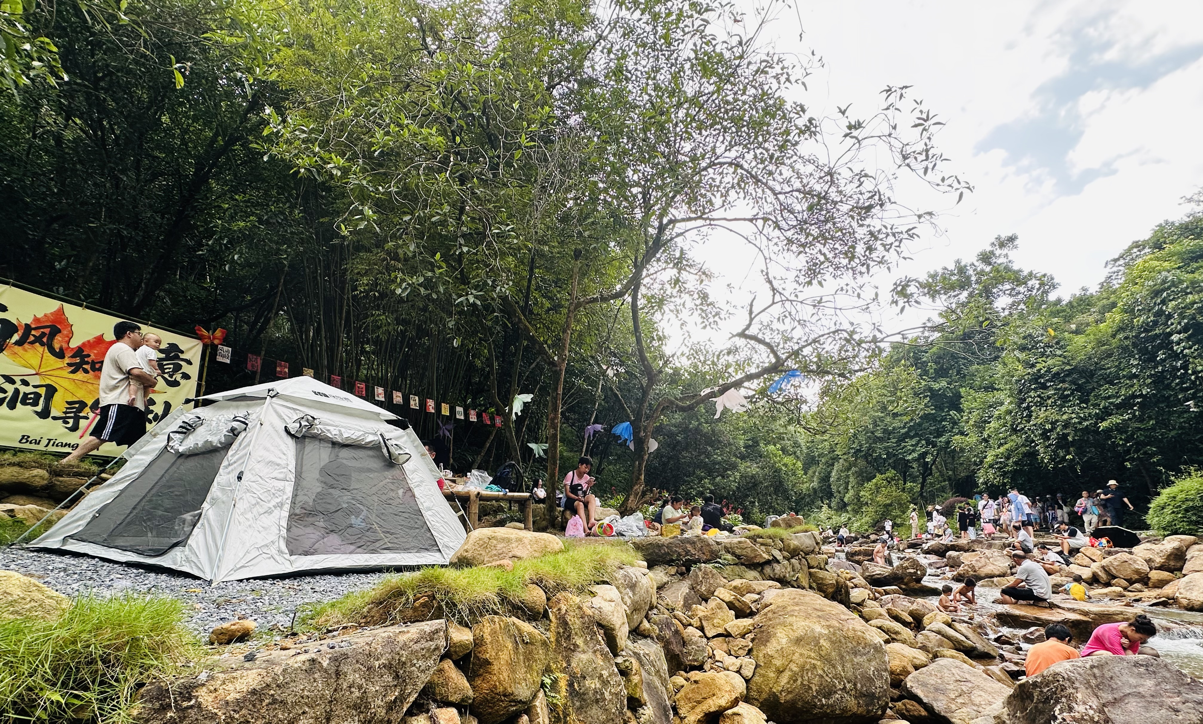 探险者（TAN XIAN ZHE）帐篷户外露营防雨过夜3人-4人速开便捷天幕二合一黑胶防晒帐篷 3-5人加厚防晒帐篷【云雾白】 实拍图