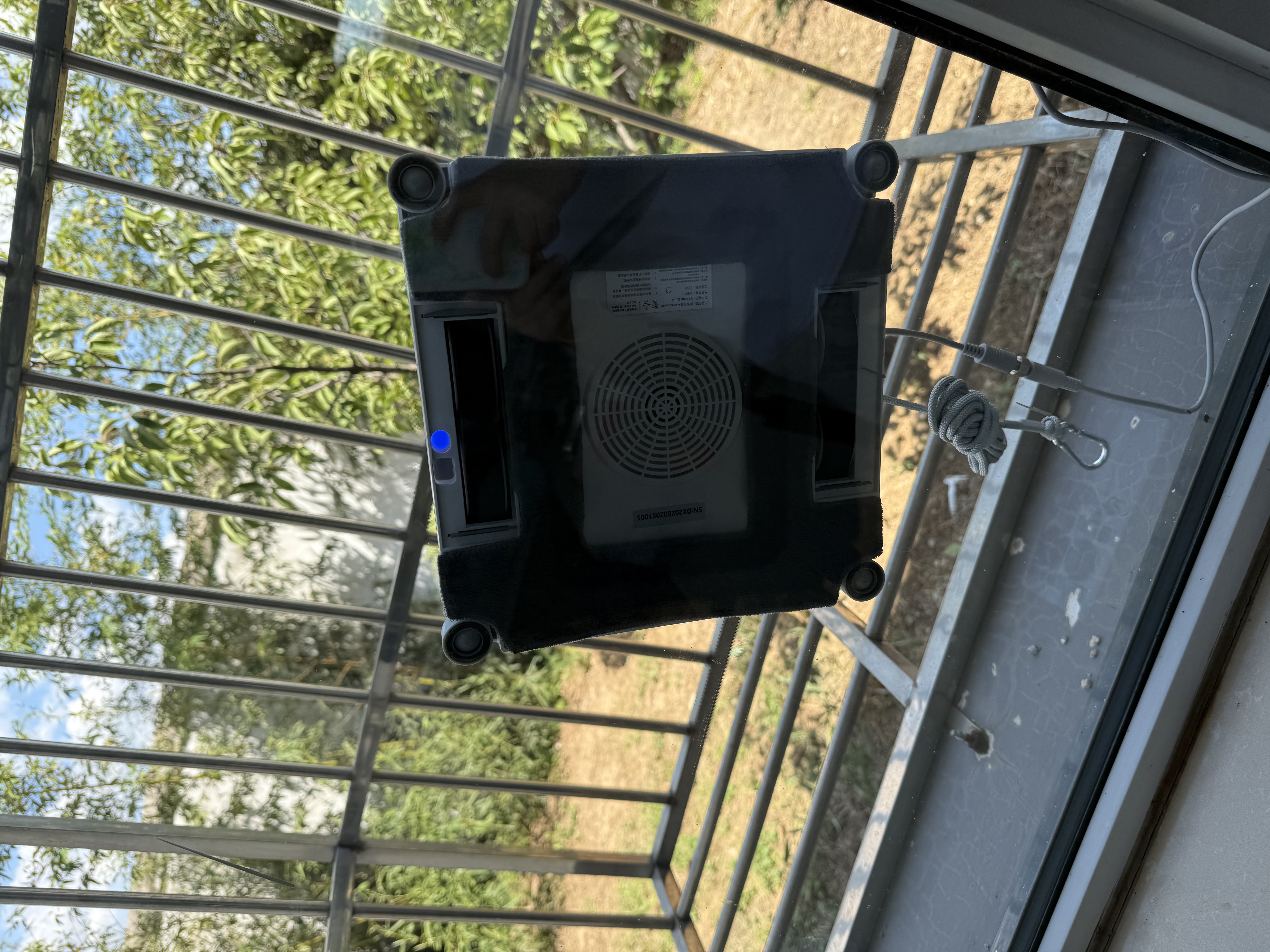 致派（ZHIPAE）擦窗机器人X10 MAX八喷水四边刷全自动智能家用擦玻璃机器人擦玻璃擦窗机 实拍图
