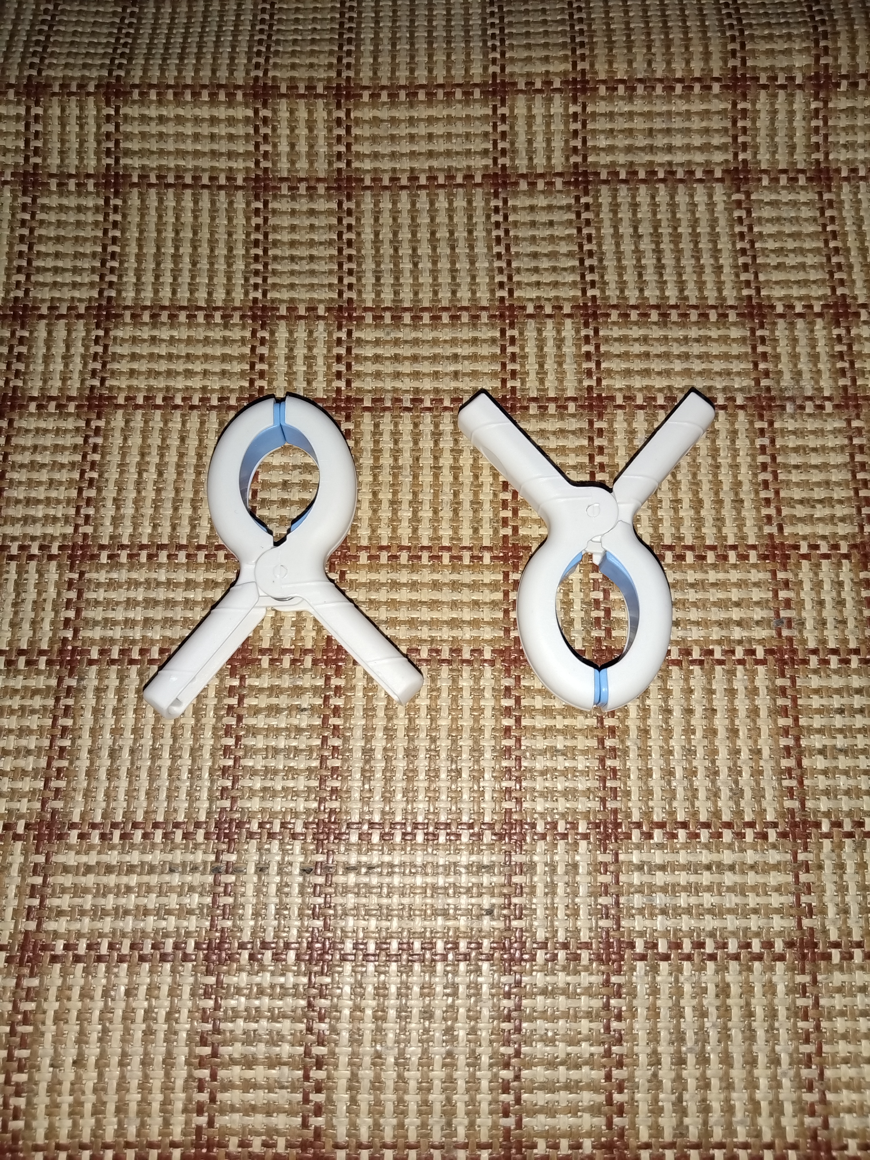 摄影背景纸无痕强力固定夹道具鱼嘴夹木工a字夹晾衣夹晒被夹弹簧夹超强夹力 强力无痕夹2个装 实拍图