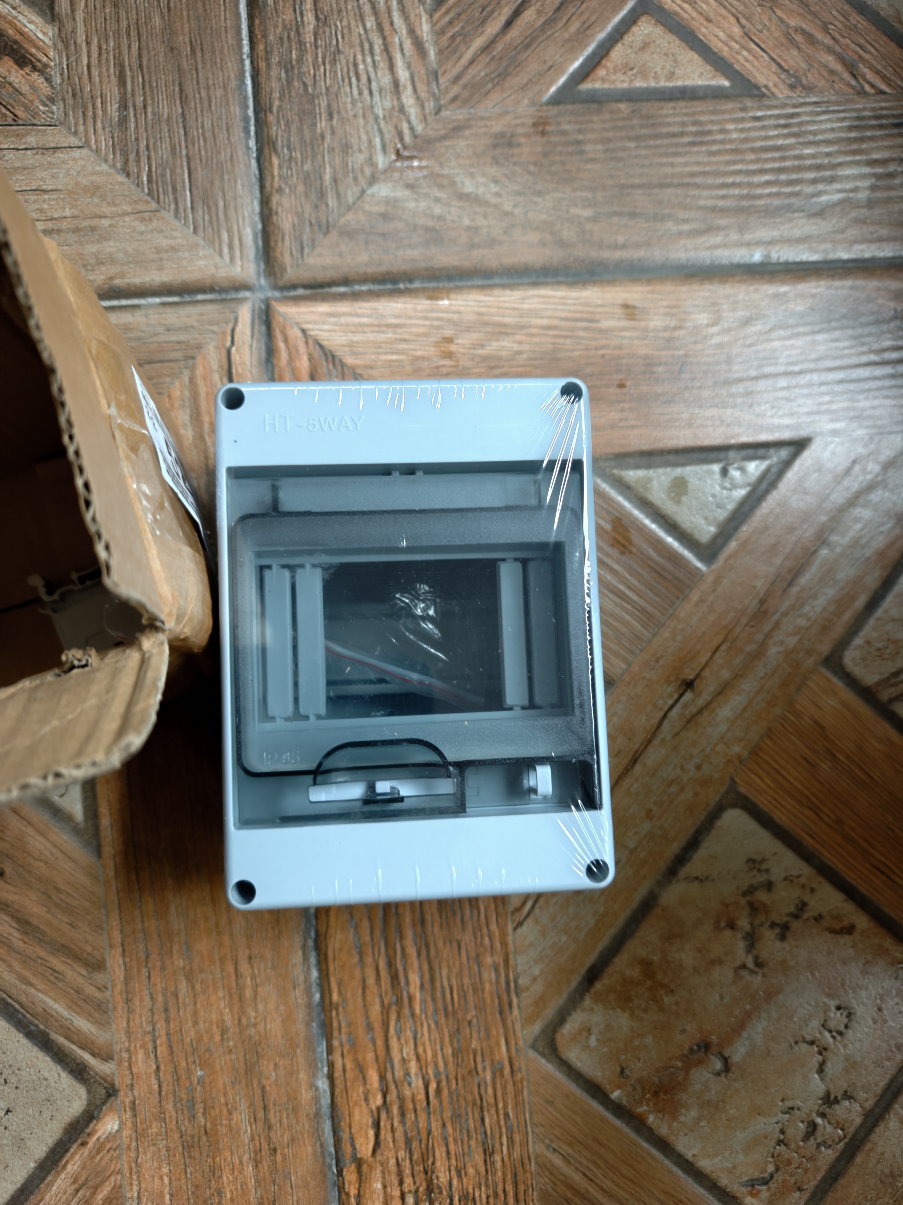德力西电气（DELIXI ELECTRIC）德力西空气开关防水盒户外配电箱带锁插座箱盒子充电桩漏电保护器配电箱 5回路+2P40A漏保7KW瓦充电桩用 实拍图